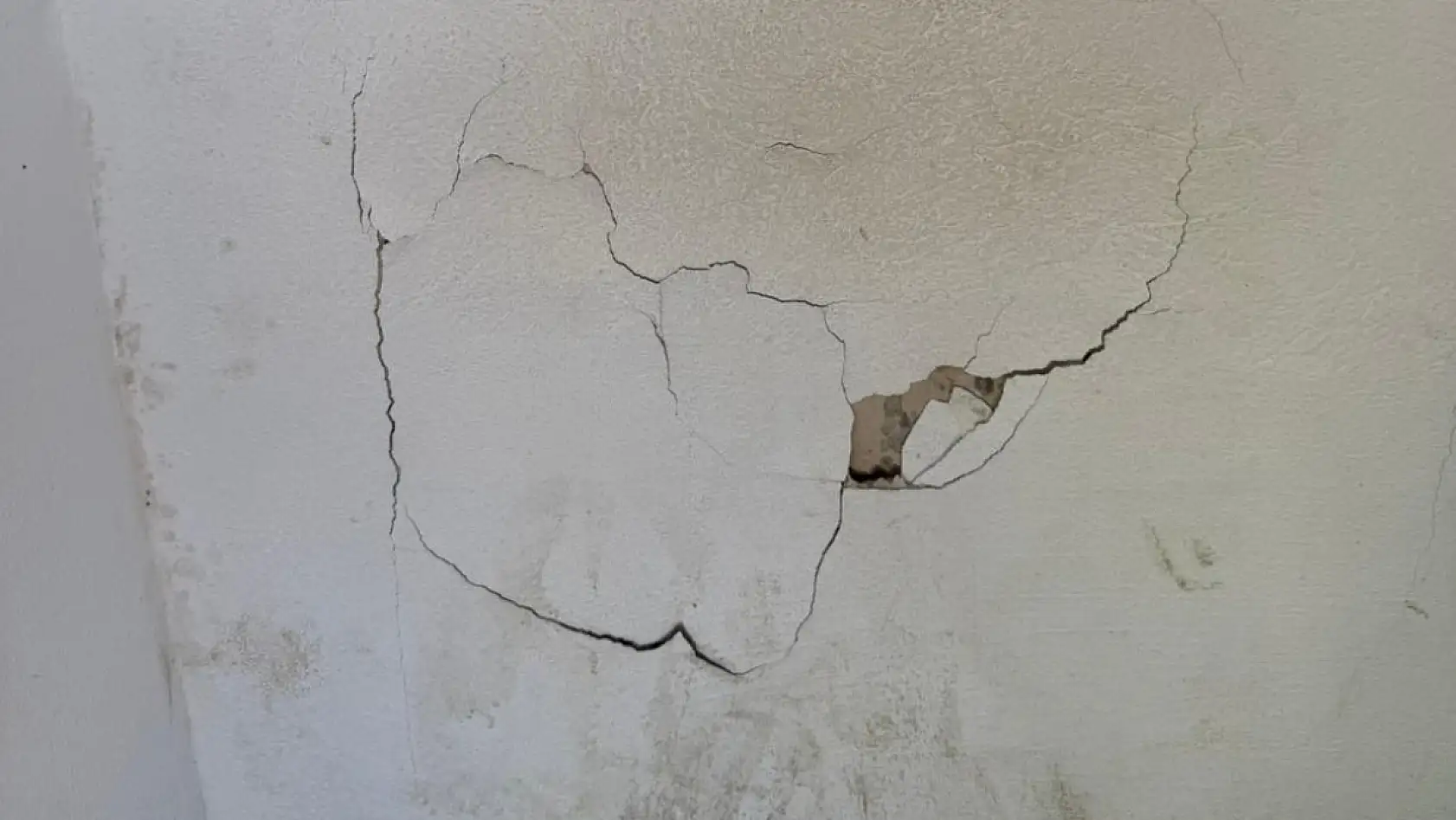 Akmaz Halk Plajında Vandalizm