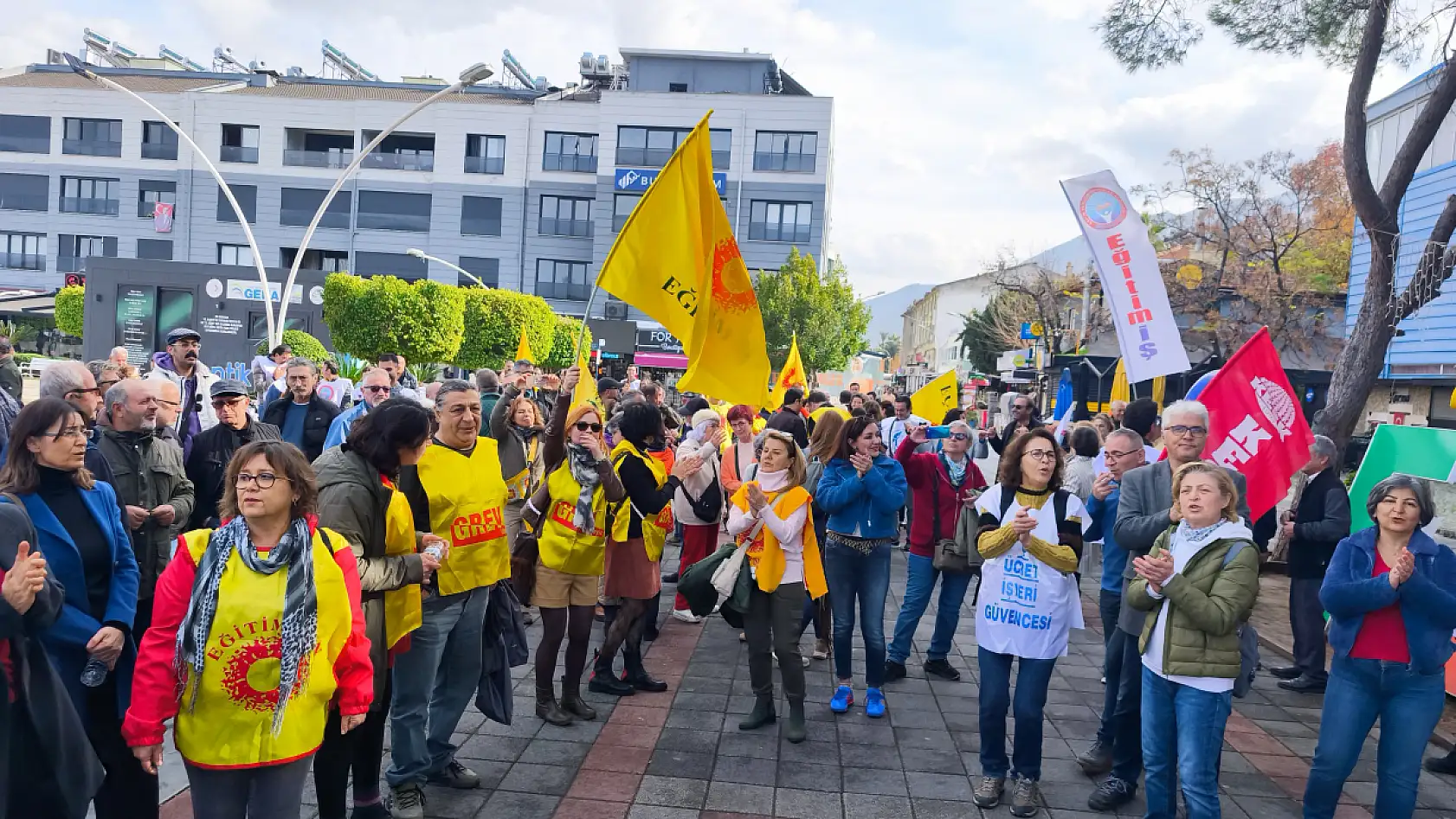 Fethiye'de Memurlardan İş Bırakma Eylemi
