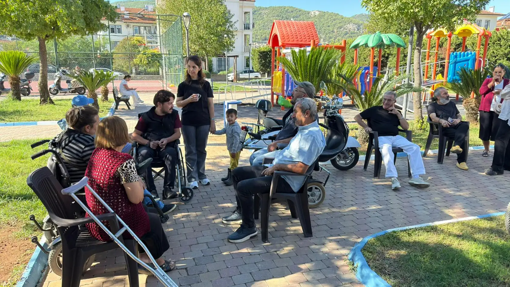 Fethiye Bedensel Engellilerle Dayanışma Derneği'nde kahvaltı etkinliği