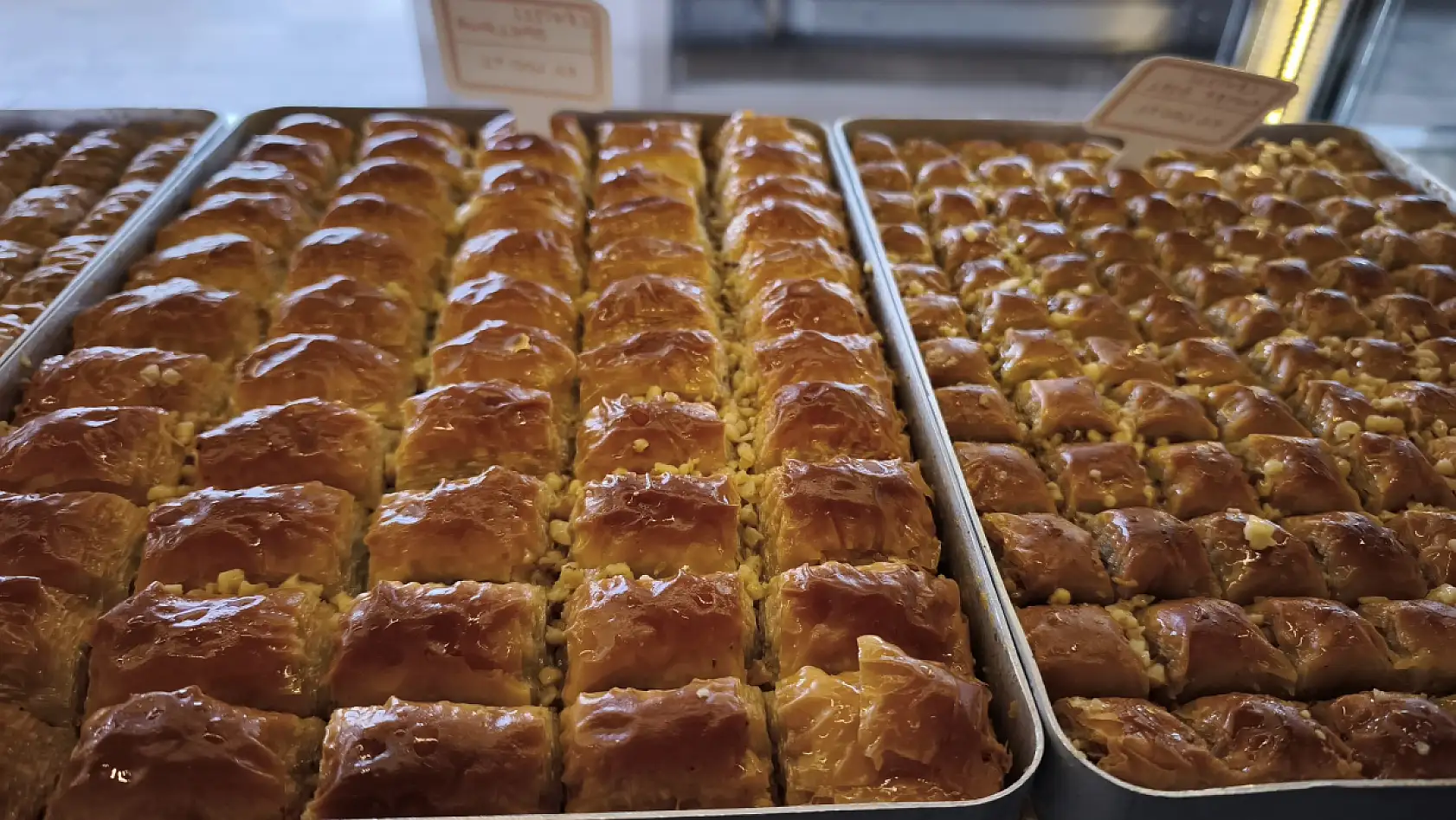 Fethiye Anteplioğlu Tatlı Dünyası'ndan bayrama özel indirim kampanyası