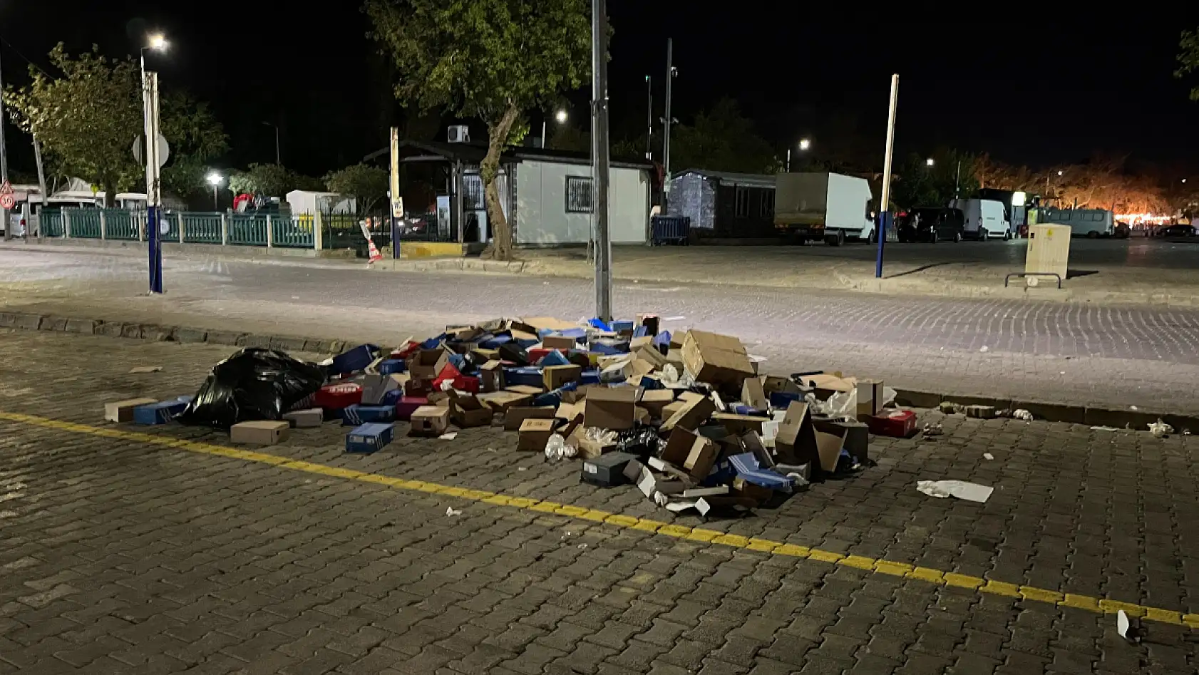 Fethiye Salı Pazarı sonrası çöp birikintisi tepki çekti