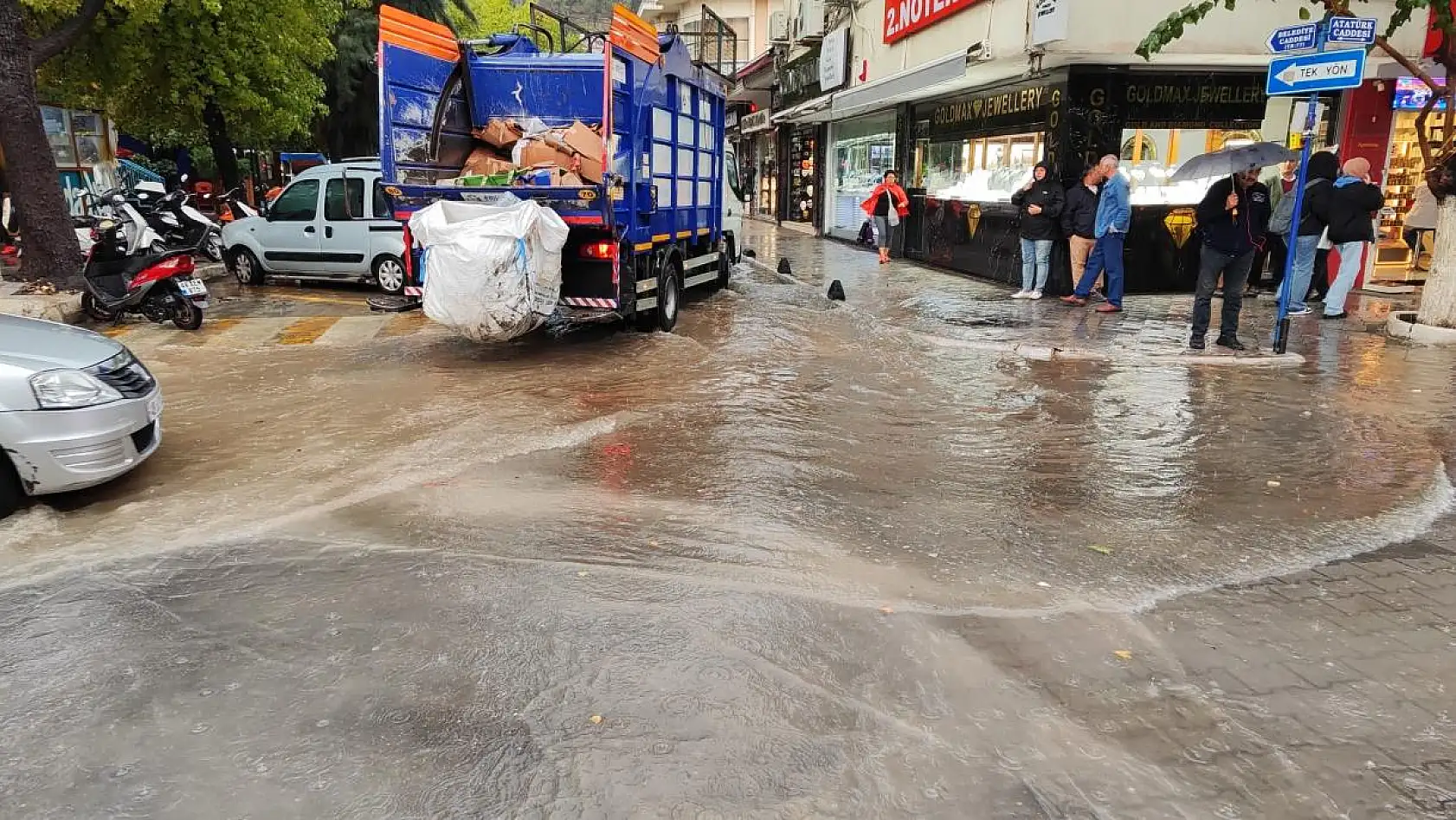 Fethiye'de Şiddetli Yağmur Hayatı Olumsuz Etkiledi