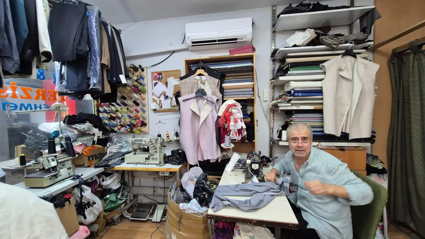 Fethiye'de Terzi Mehmet Demir: 'Yeni nesilde heves yok, çırak yetişmiyor'