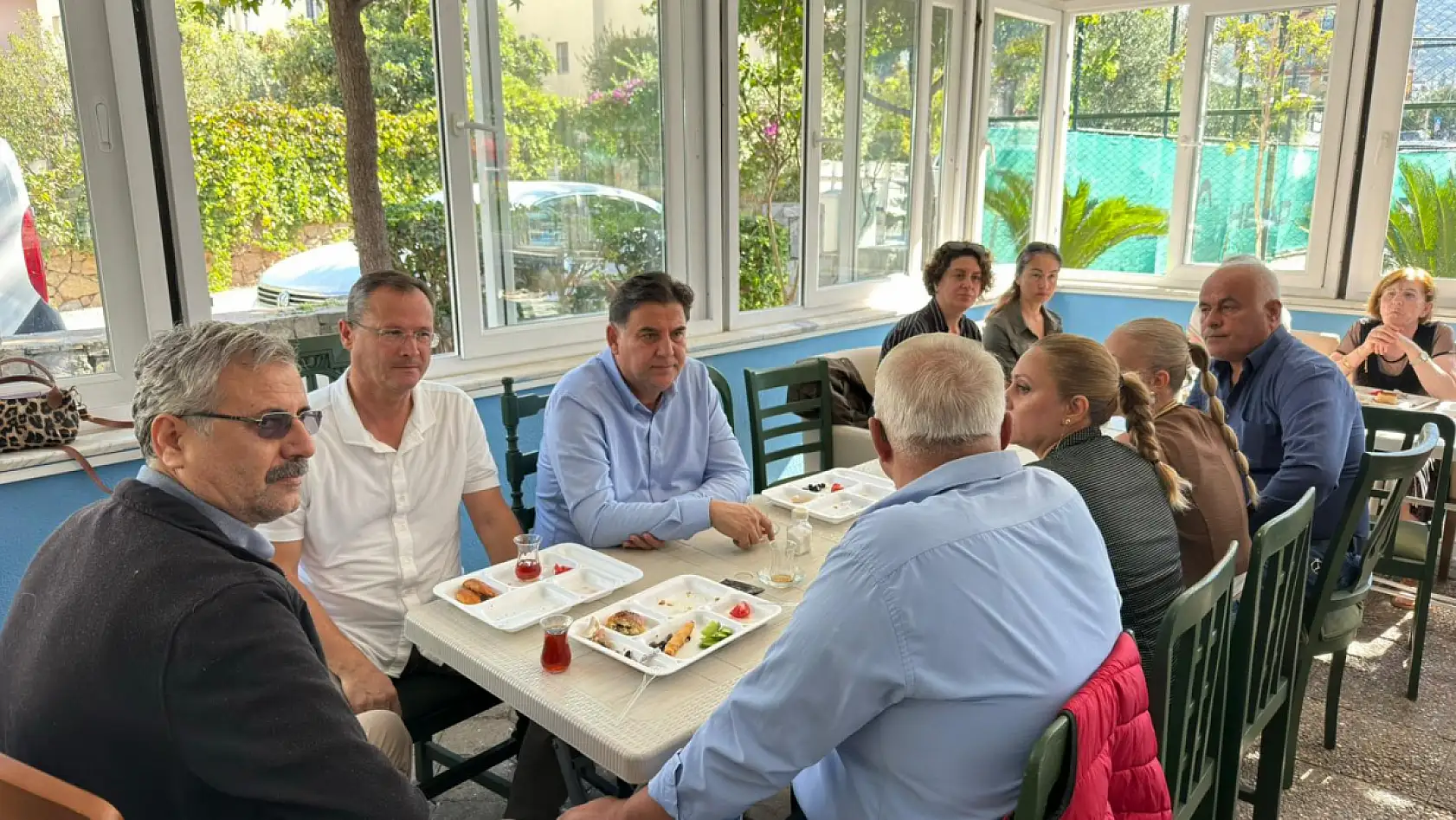 Fethiye Bedensel Engellilerle Dayanışma Derneği'nde kahvaltı etkinliği