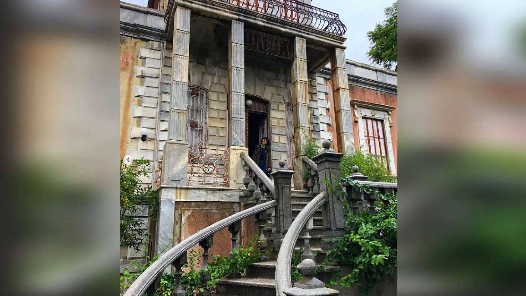 Fransız Zarafetiyle Yüzyıllık Aşkın İzleri: Leylak Saçlı Madame'ın Evi Milas'ta Zamana Direniyor