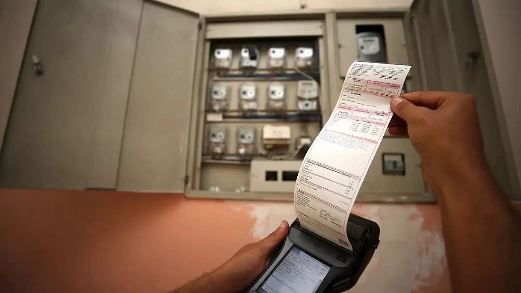Elektrik Faturasında Kritik Eşik 1050 TL Üzerinde Tüketenler Yandı!