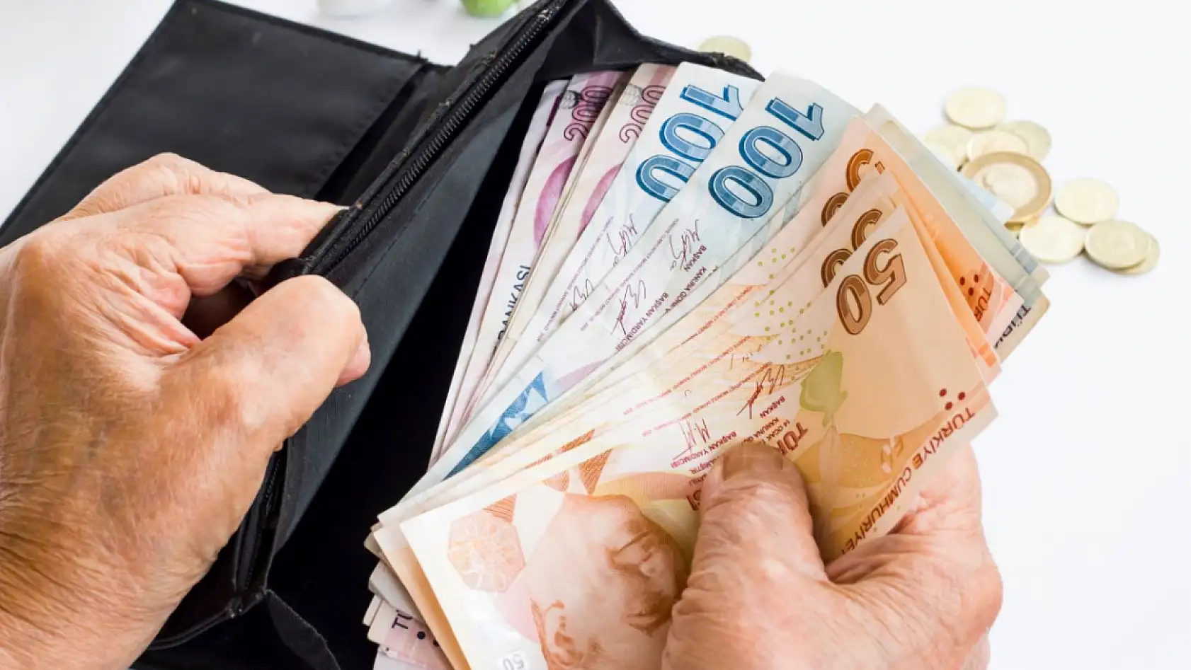 Bayram ikramiyesine zam müjdesi işte 2025 emekli bayram ikramiyeleri