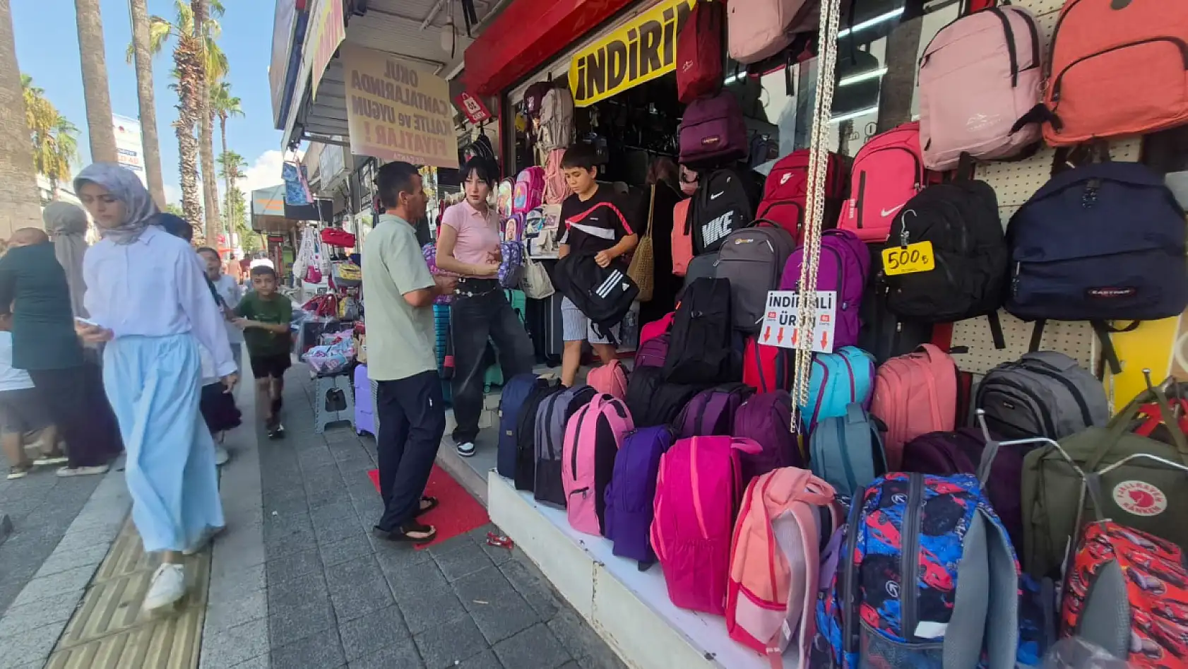 Fethiye'de okul alışverişi hareketliliği sürüyor
