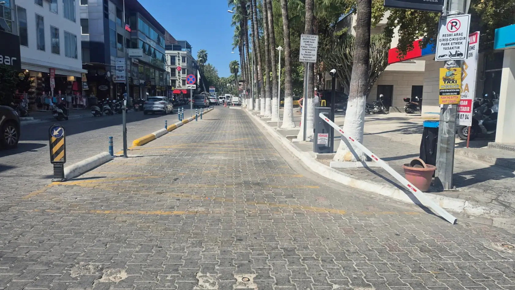 Fethiye'deki Tur Otobüsü Alanının Bariyeri Kırıldı