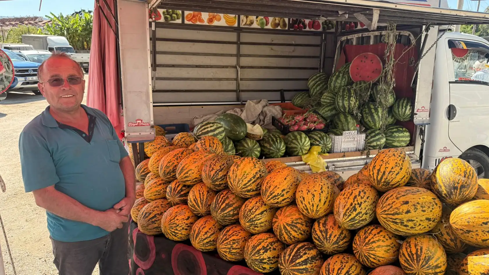 Pazar Pazarı Esnafı Nazmi Zorbaş: 'Kavun ve Karpuz Satışı Yılbaşına Kadar Sürecek'