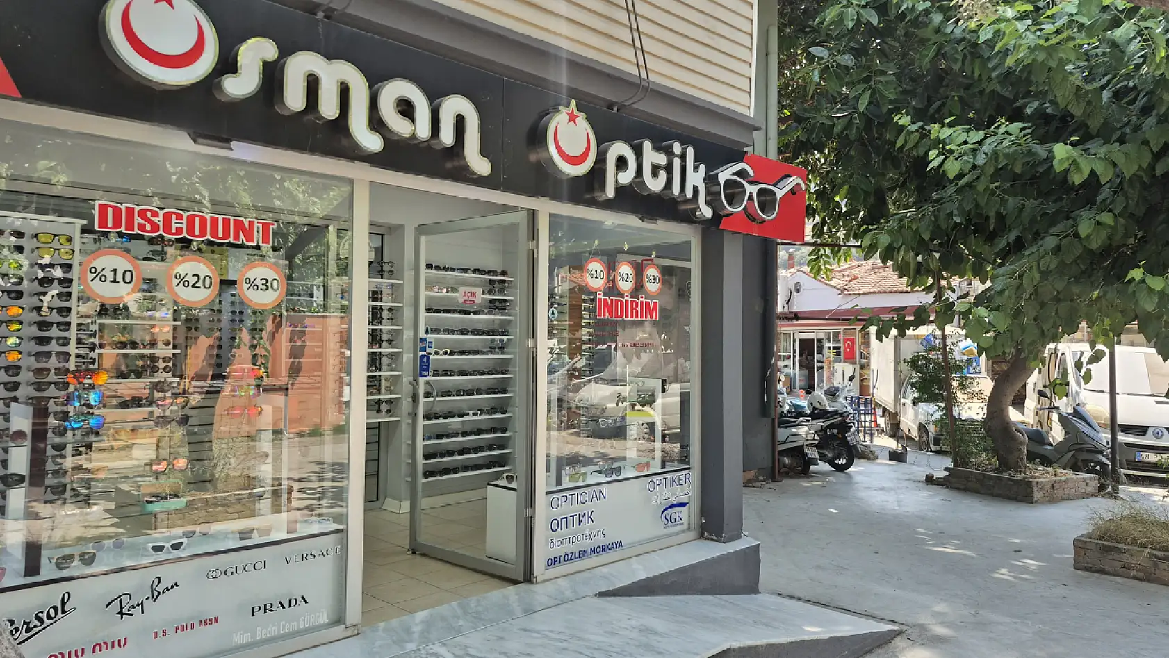 Fethiye'de Optikçi Görgülü, 'Güneş gözlüklerinizi mutlaka optik mağazalarından alın'