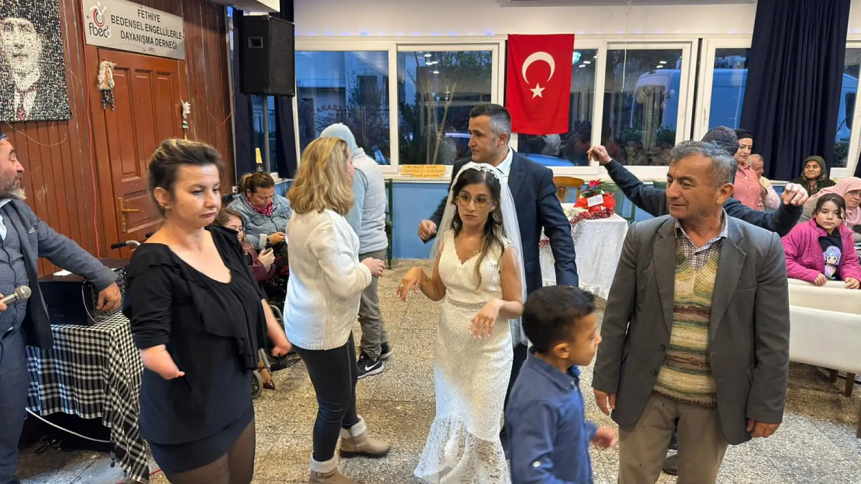 Fethiye'de Teslime Alakısa ve Taner Genç Çifti Mutluluklarını Düğünle Taçlandırdı