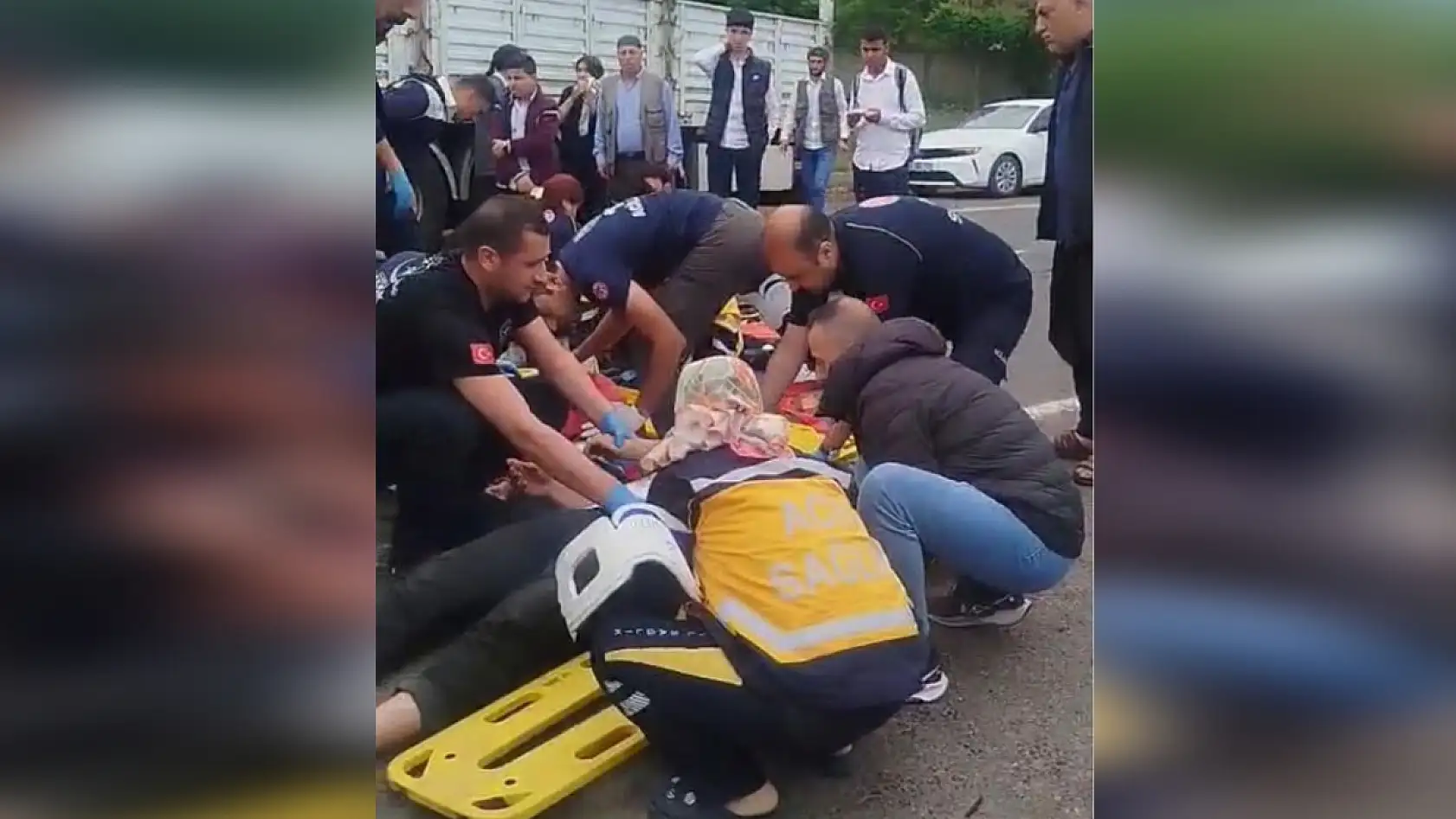 Öğrenci servisi tıra çarptı: 6 yaralı