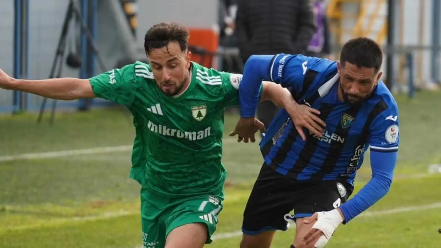 Muğlaspor deplasmanda zirveyi kaptı