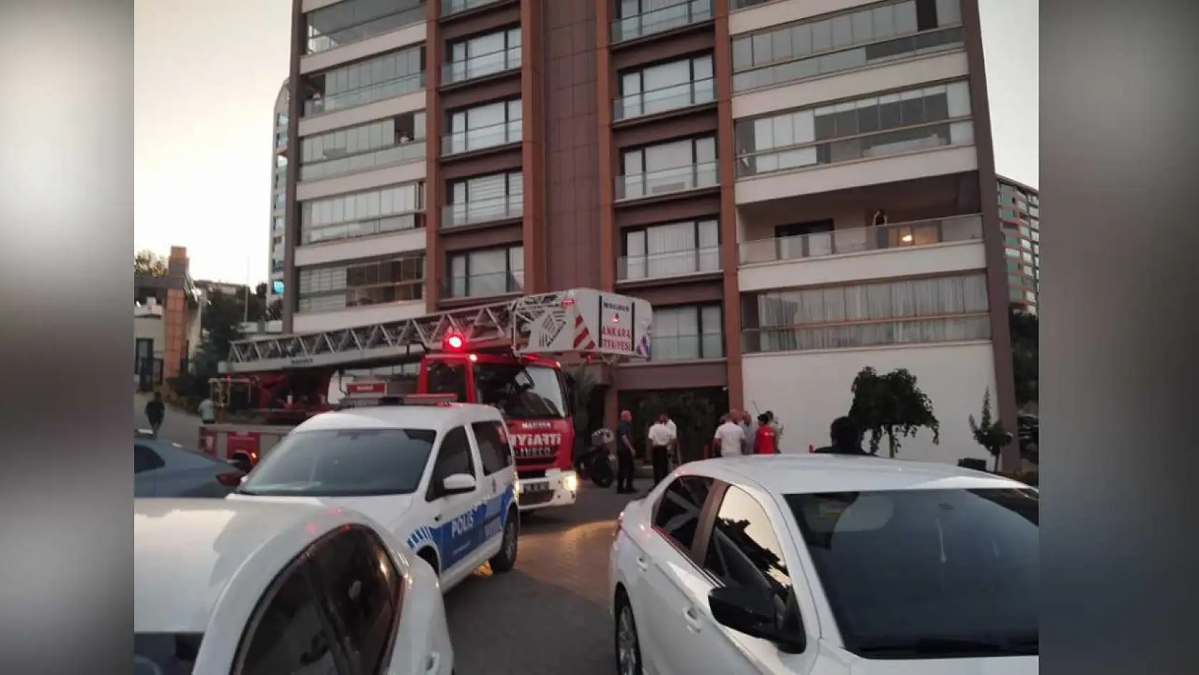 Boşanma aşamasındaki eşini çocuklarının yanında öldürdü