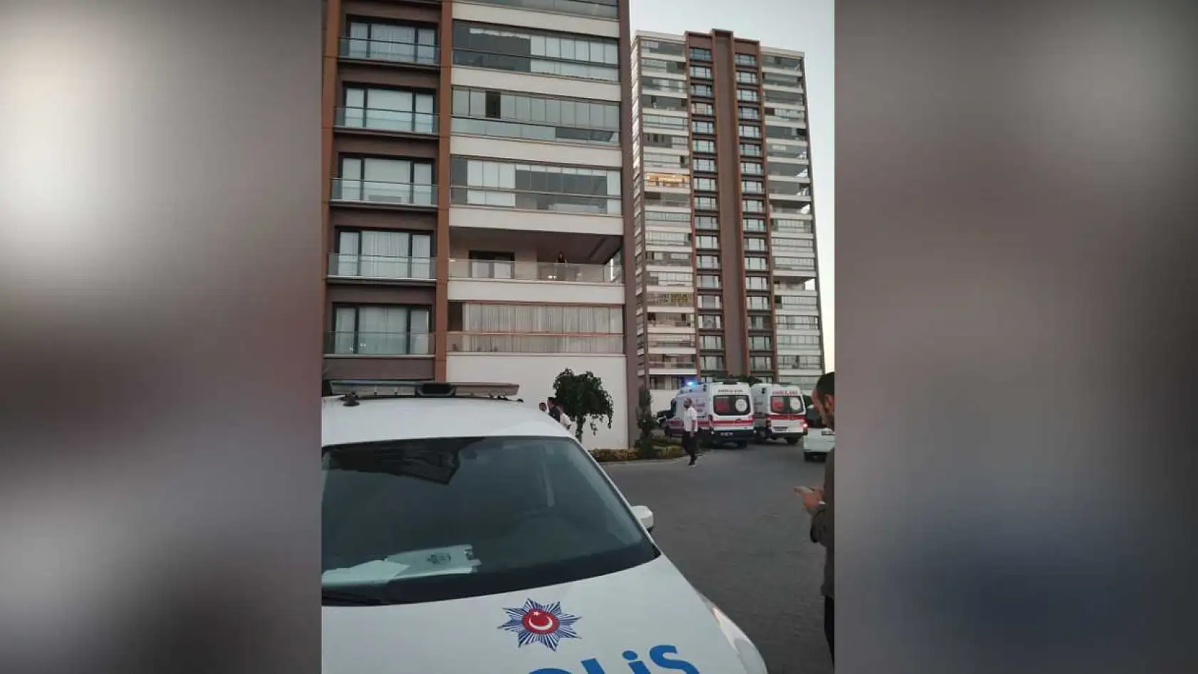 Boşanma aşamasındaki eşini çocuklarının yanında öldürdü