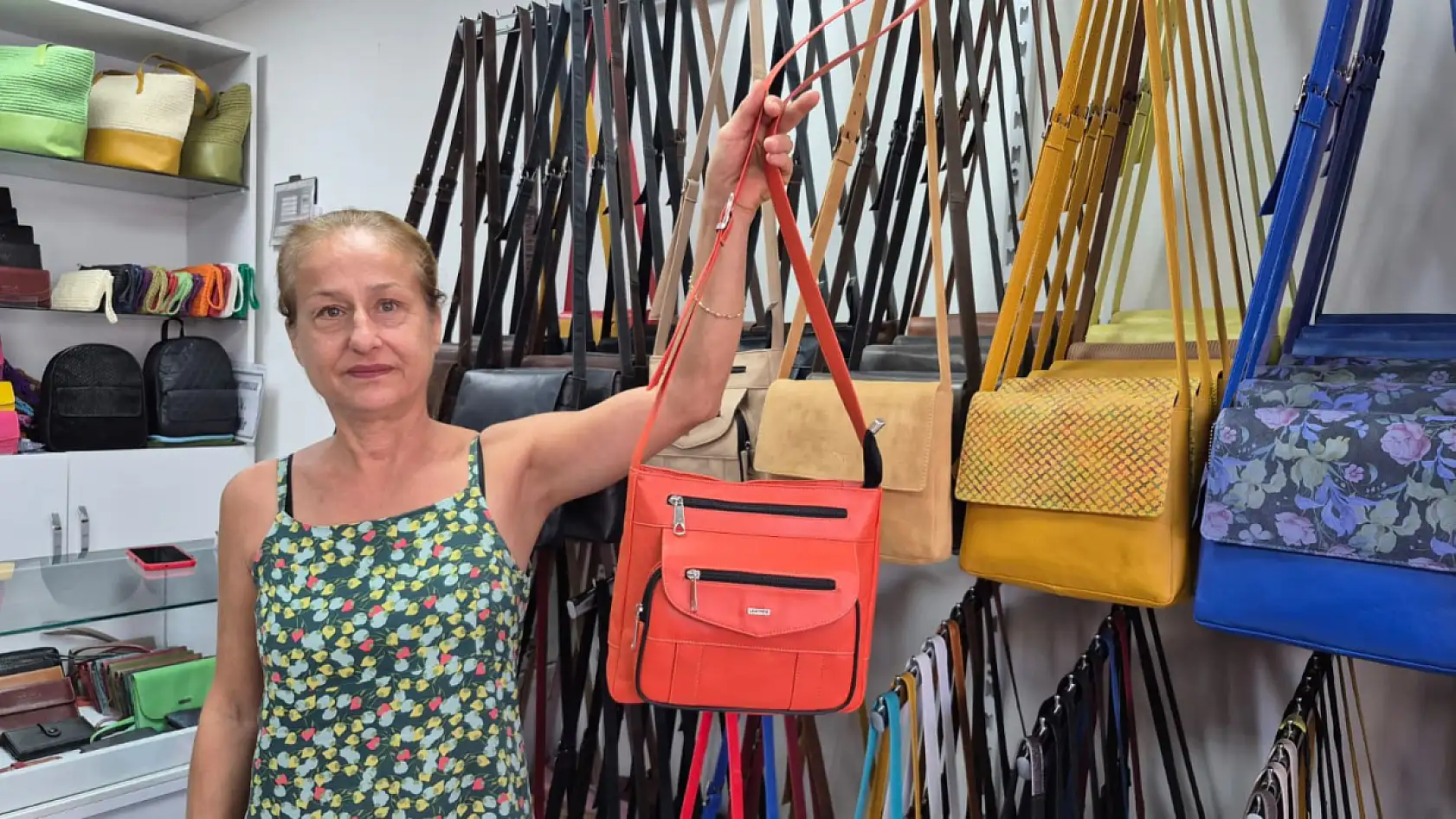 Fethiye'de Buket Genç: 'Deri Üretimi Sabır ve Özen İster, Ama Sonuç Çok Güzel Oluyor'