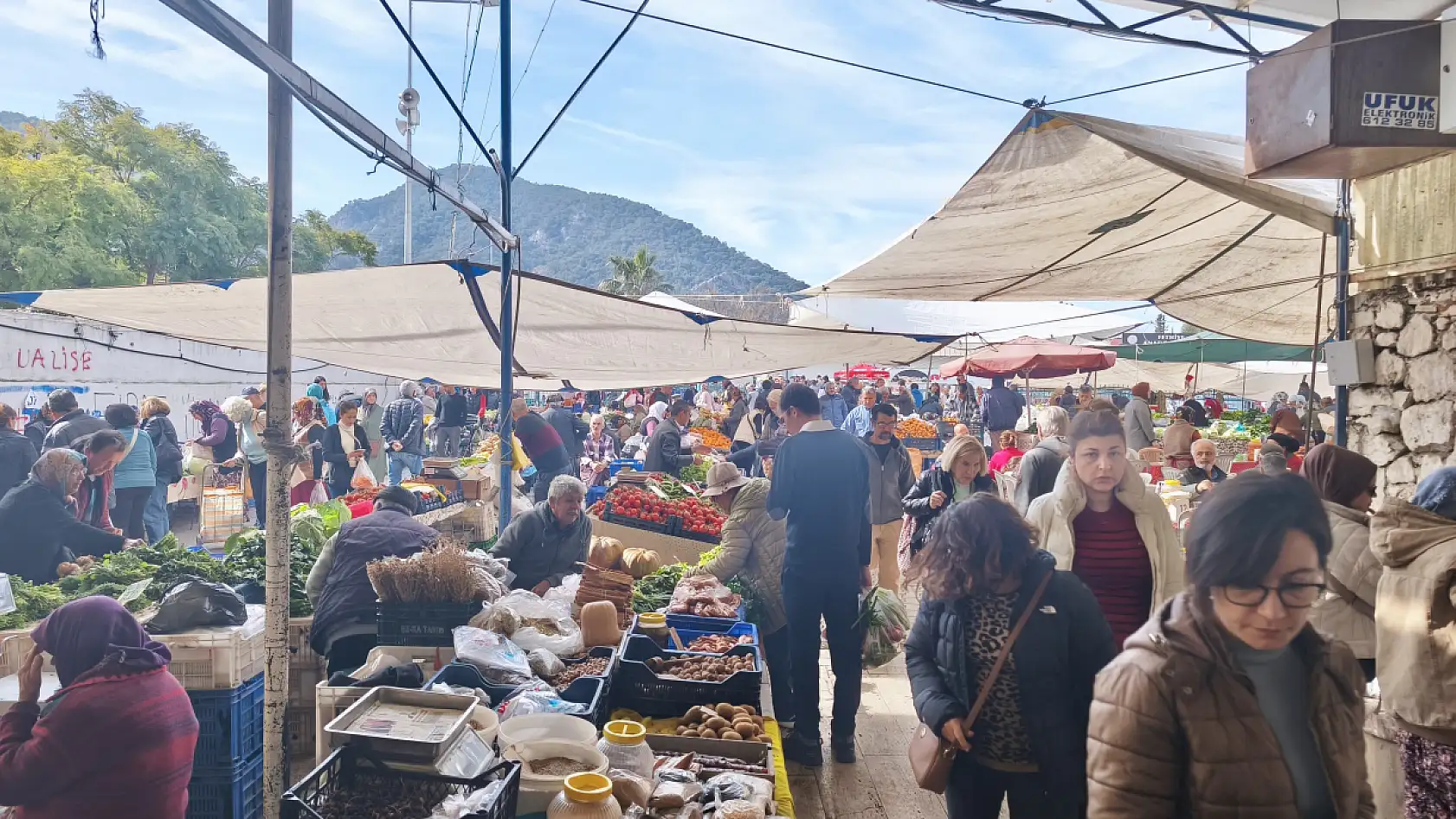 Fethiye Cuma Pazarı'nda üretici zor durumda: 'Maliyetler çok yüksek'
