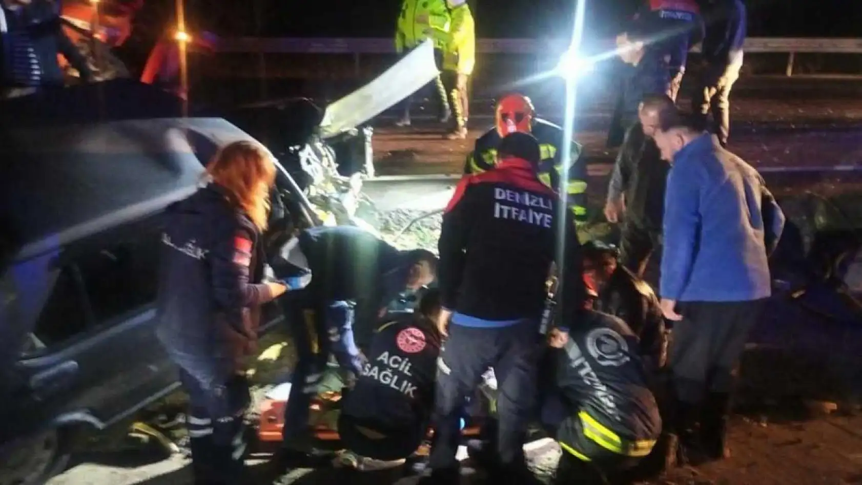 Traktör ile otomobilin çarpıştığı kazada 3 kişi yaralandı