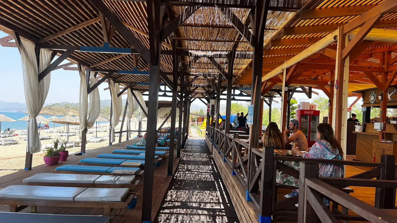 Ekolojik konseptli Fethiye Karaot Plajı sezona hazır