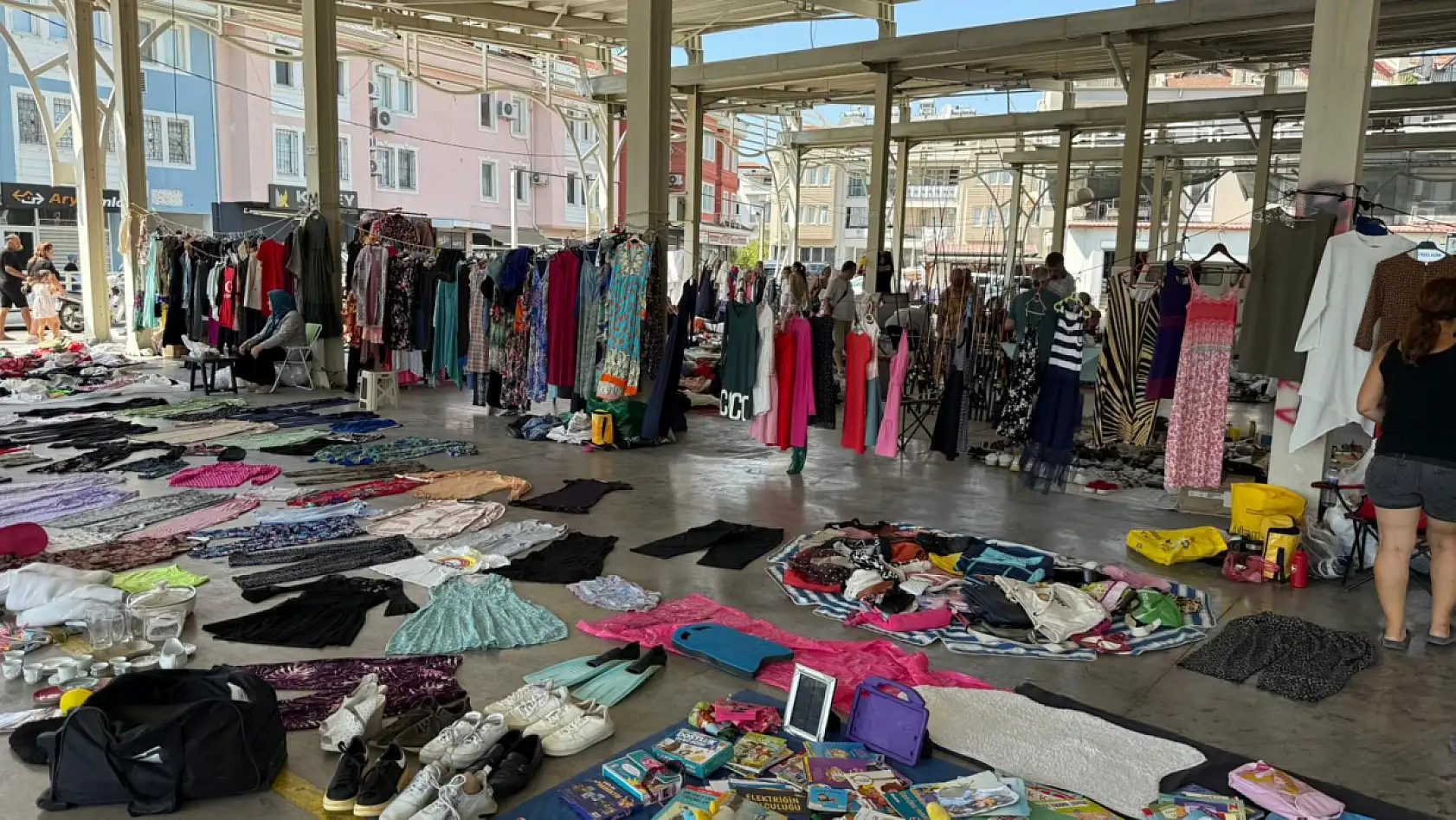 Fethiye İkinci El Pazarı İlgi Görüyor, FETAV'dan Öğrencilere Destek
