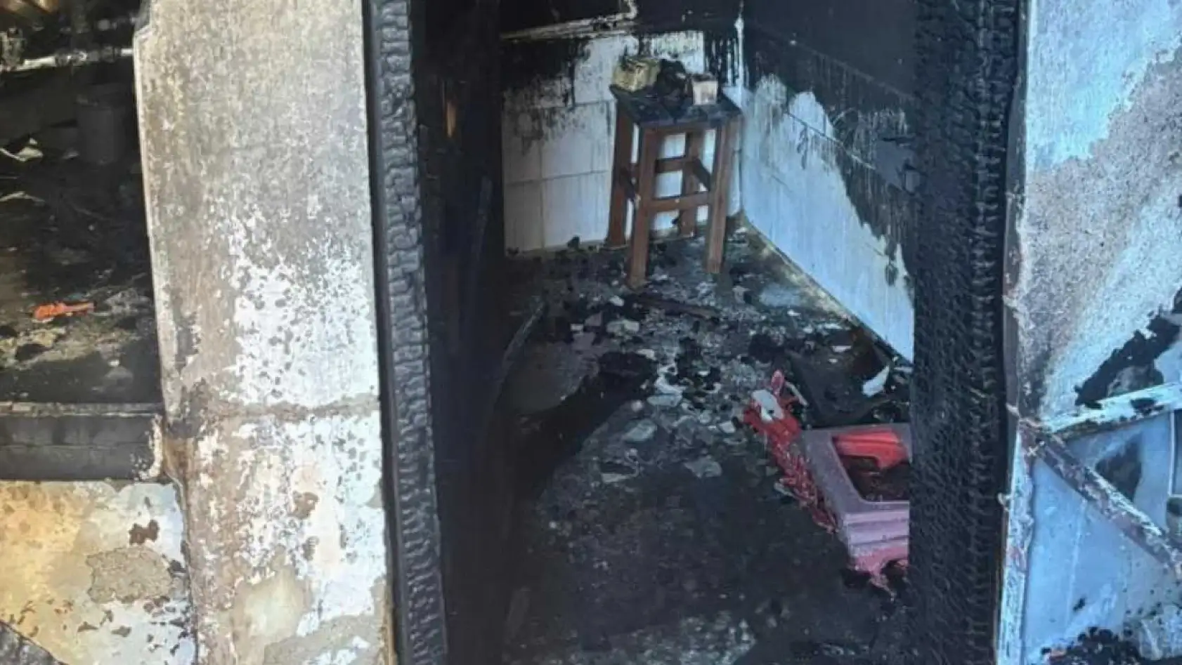 Yaşlı adam evinde elektrikli sobadan çıkan yangında hayatını kaybetti