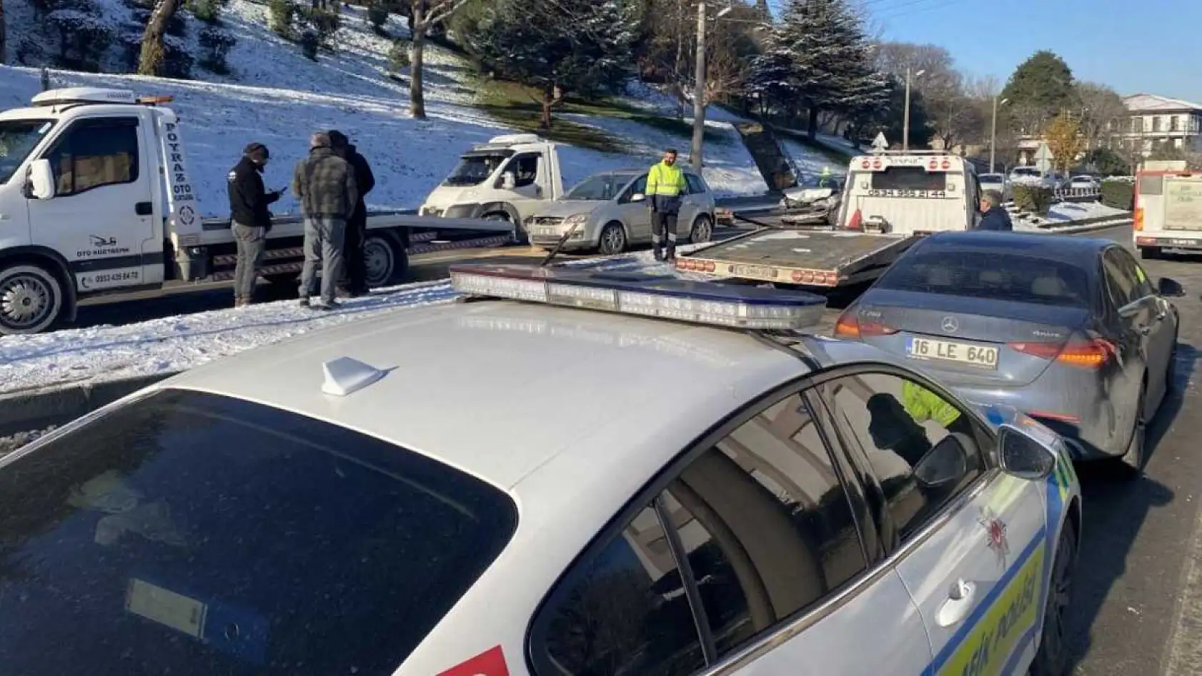 Kontrolden çıkan otomobil çarptığı aracı karşı yöne savurdu: 4 yaralı