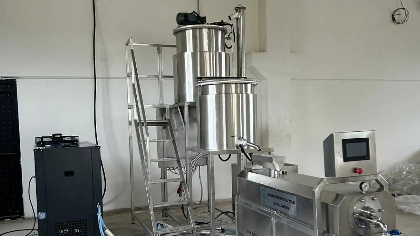 Arıcılığa Maliyet Düşürücü Destek: Fondan Arı Yemi Makinası Hizmete Alındı