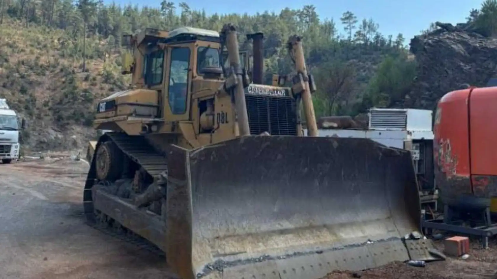 Muğla'da dozerini çek karşılığı satmak istedi, dolandırıldı iddiası