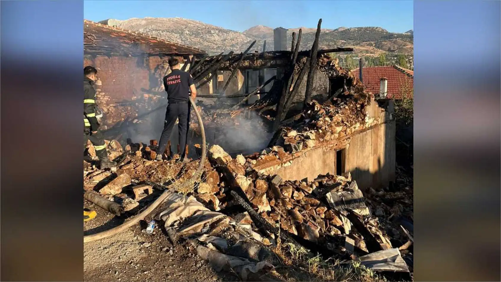 Seydikemer'de Evi Yanan Kadın Yardım Bekliyor
