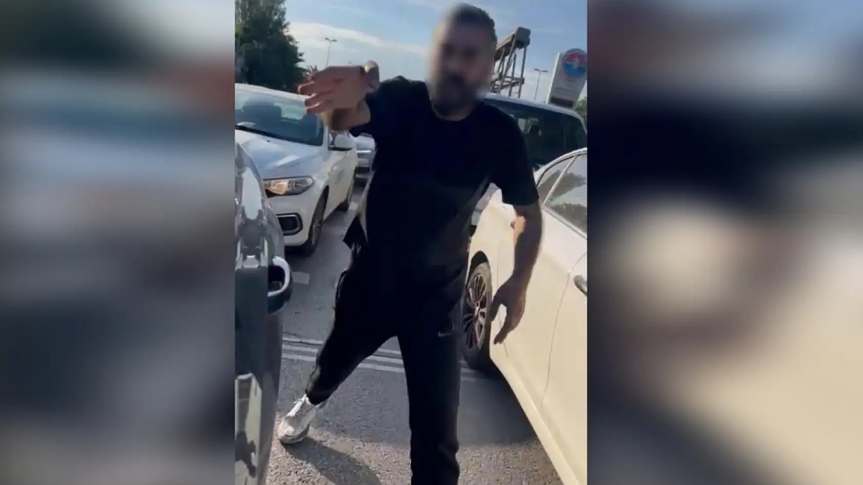 Trafikte dehşet: Kadın sürücü, 2 çocuğunun yanında saldırıya uğradı