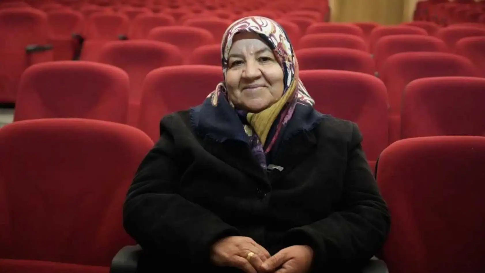 Çocukları sosyalleşsin diye geldi, sahnenin yıldızı oldu