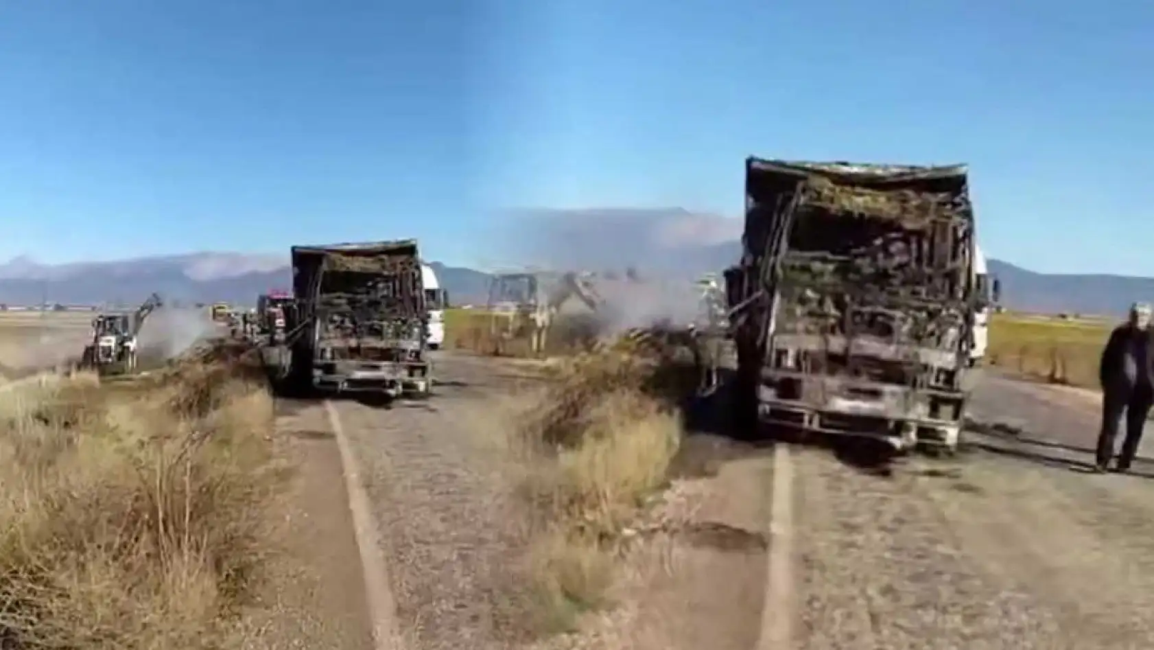 Saman Yüklü Kamyon Alev Aldı: Araç Kullanılamaz Hale Geldi