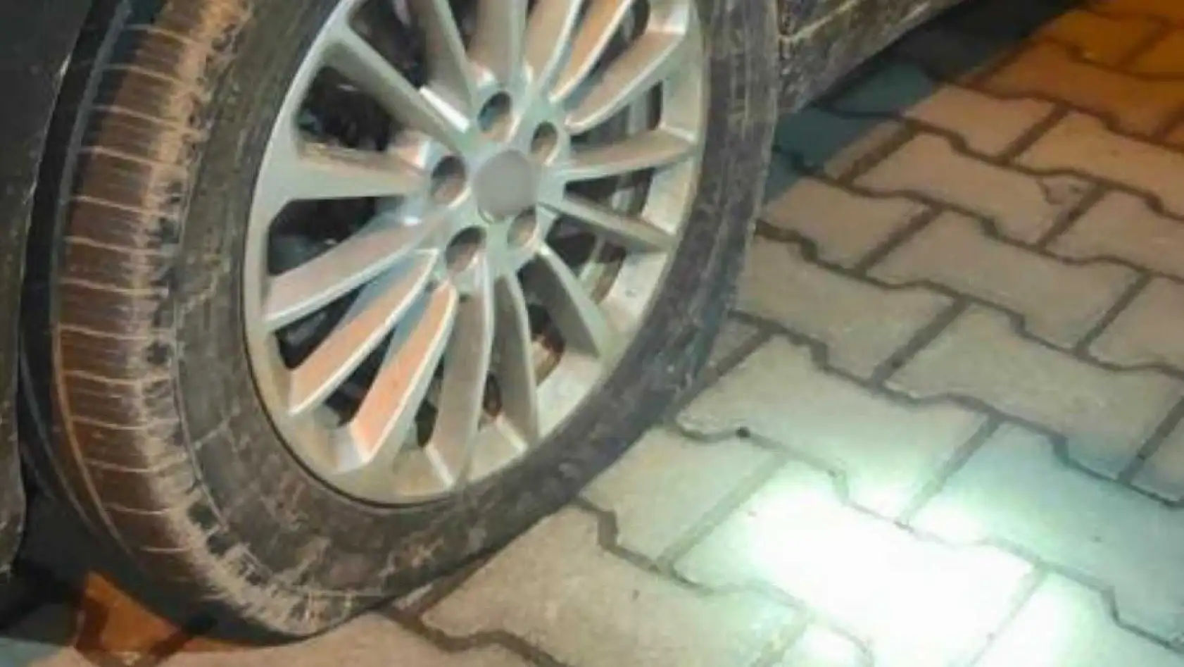 Marmaris'te 16 aracın lastiklerini bıçaklayan şahıs tutuklandı