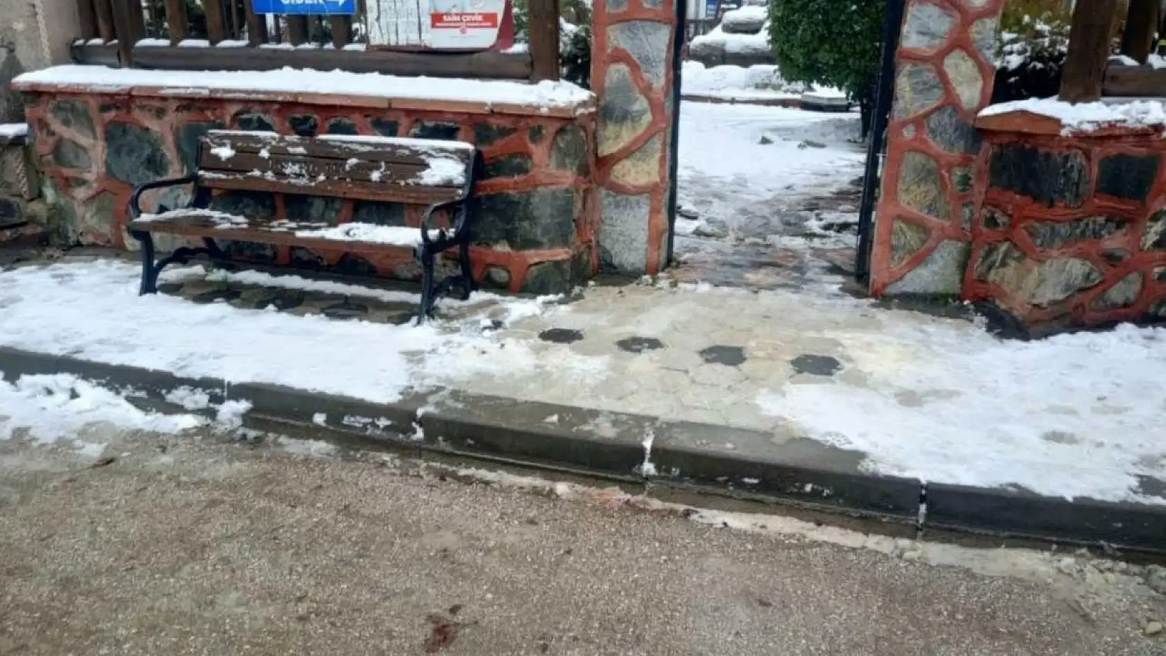 17 yaşındaki çocuk, husumetlisini silahla vurdu: 2 gözaltı