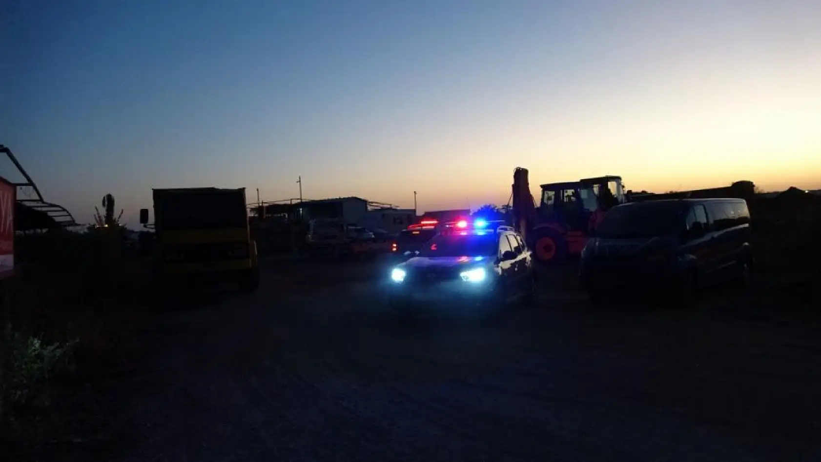 Kum hırsızlarına gece baskını: 1 tutuklama, 8 araca el konuldu