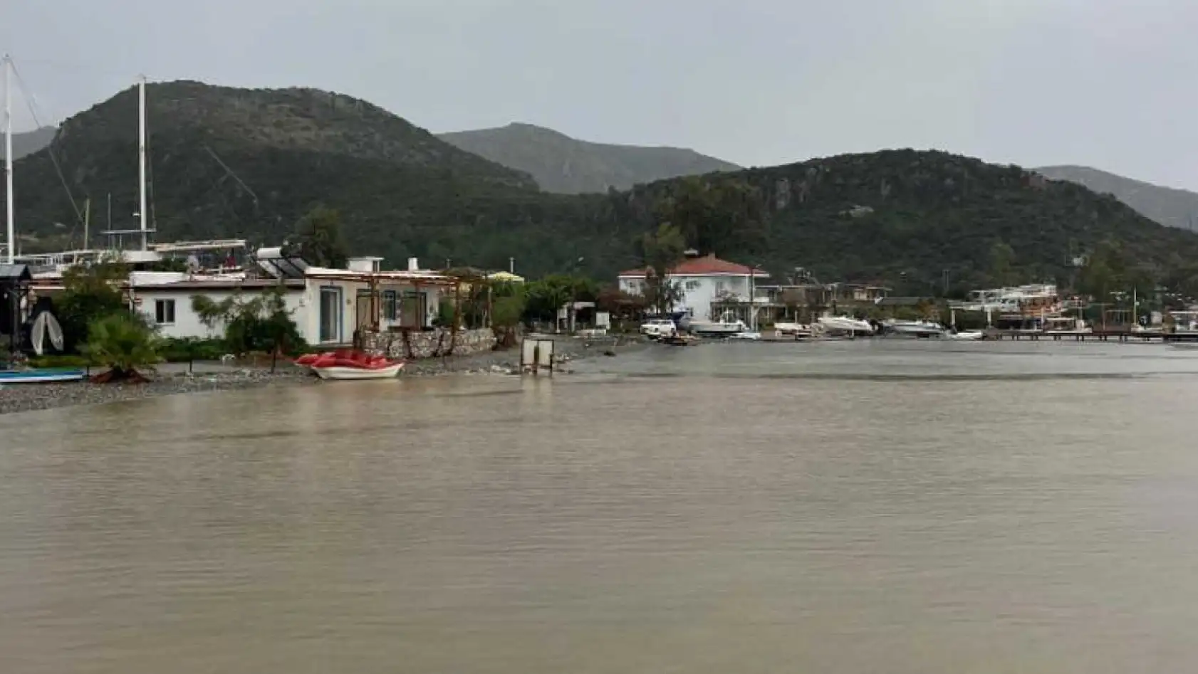 Marmaris'te son 24 saatte 60 kilogram yağış düştü