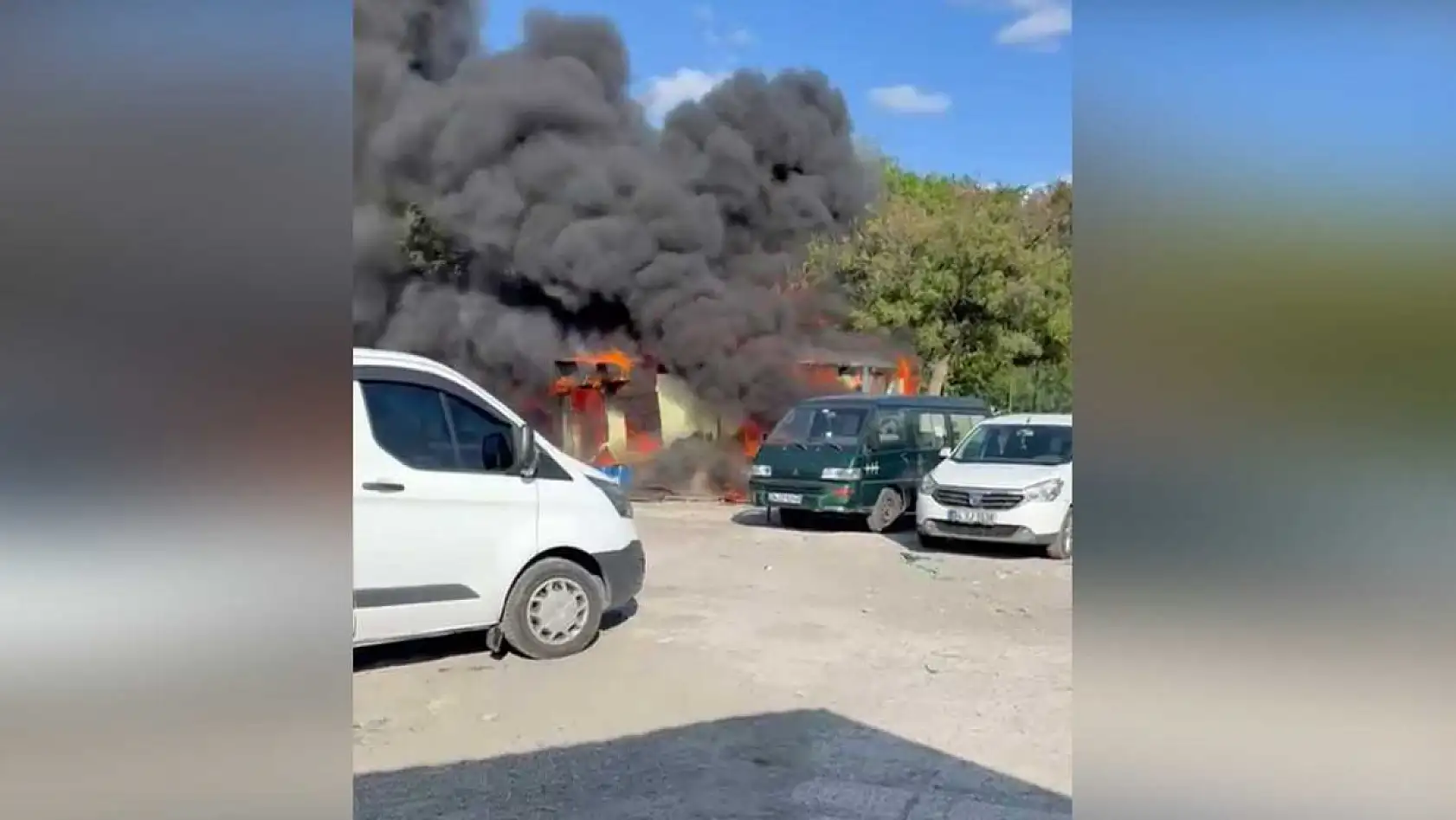 Tüp bomba gibi patladı, çay ocağı alevlere teslim oldu
