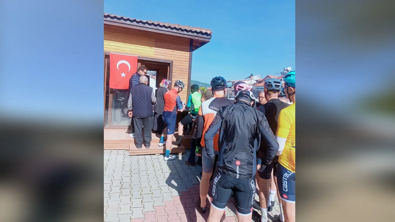 Foça ve Akarca sandık başında, yoğun katılım dikkat çekiyor