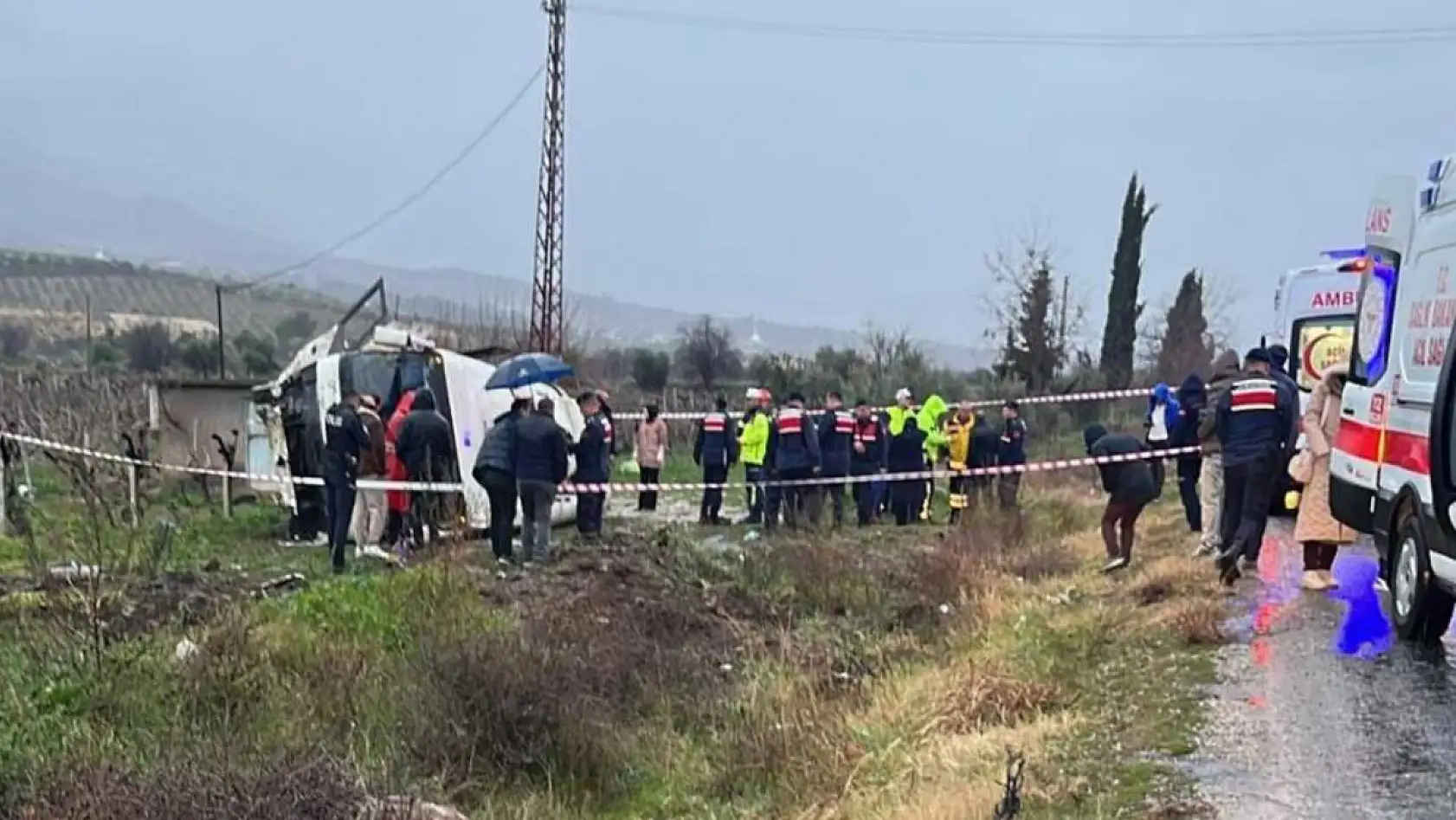 Memurları taşıyan servis kazasında acı haber geldi