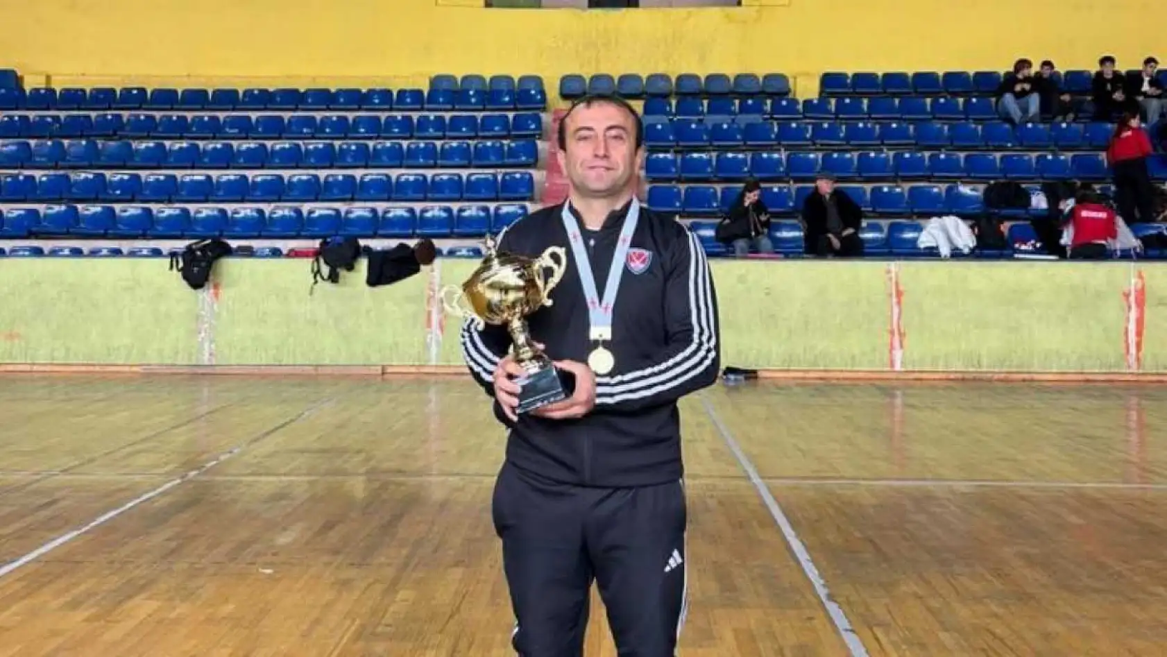 Ege Yıldızları Hokey takımı Tiflis Kupası'nı Muğla'ya getirdi