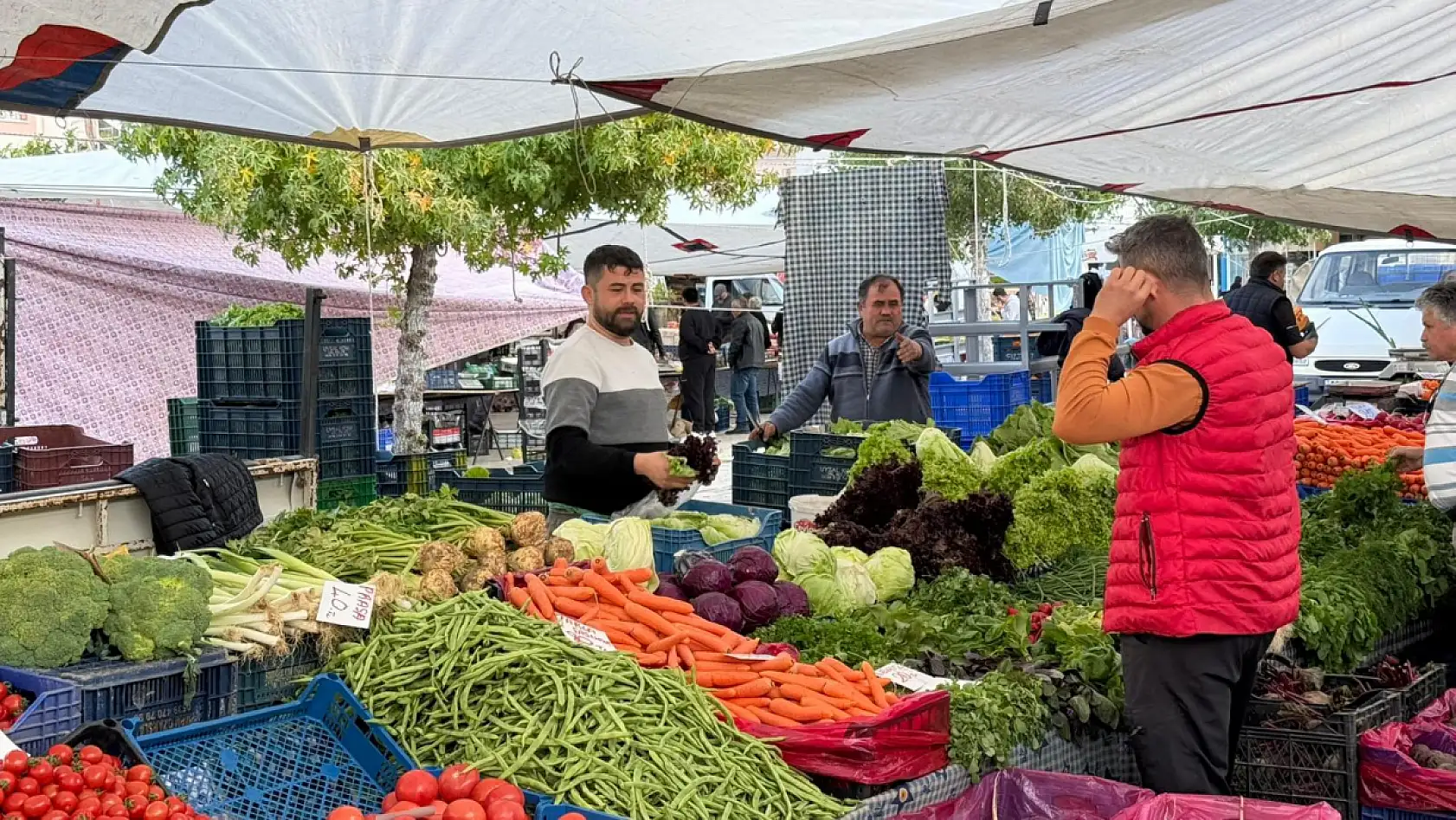 Fethiye Pazar Pazarı'nda akşam hareketliliği
