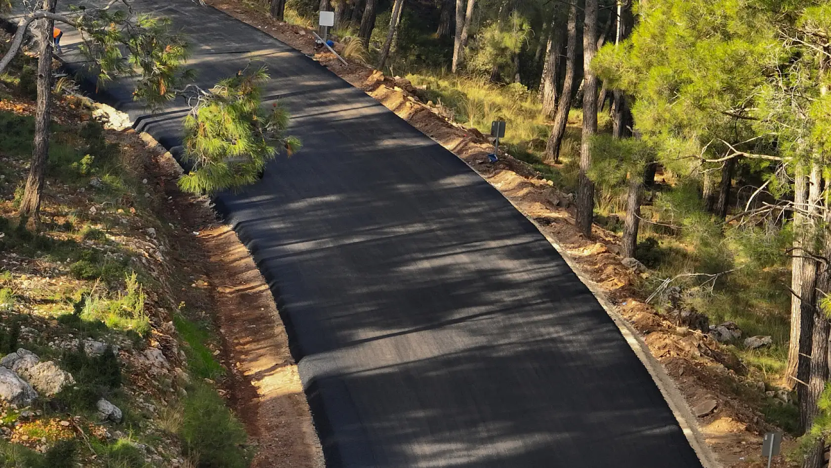 Fethiye'de Hisarönü–Kayaköy arasında sıcak asfalt çalışmaları başladı