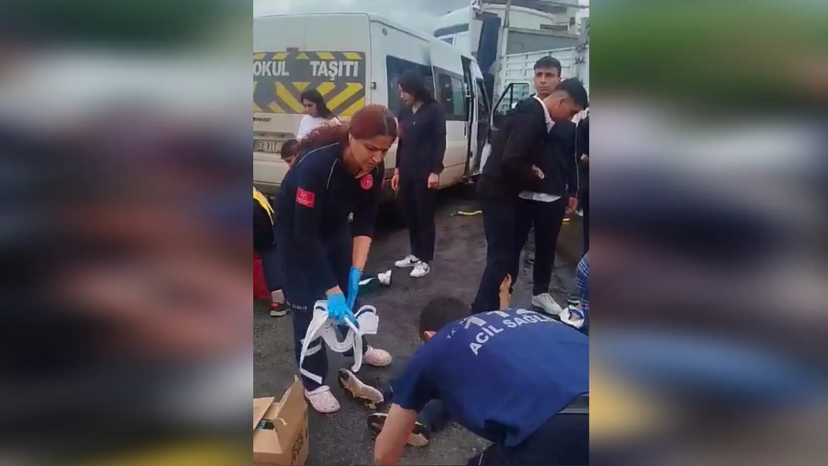 Öğrenci servisi tıra çarptı: 6 yaralı