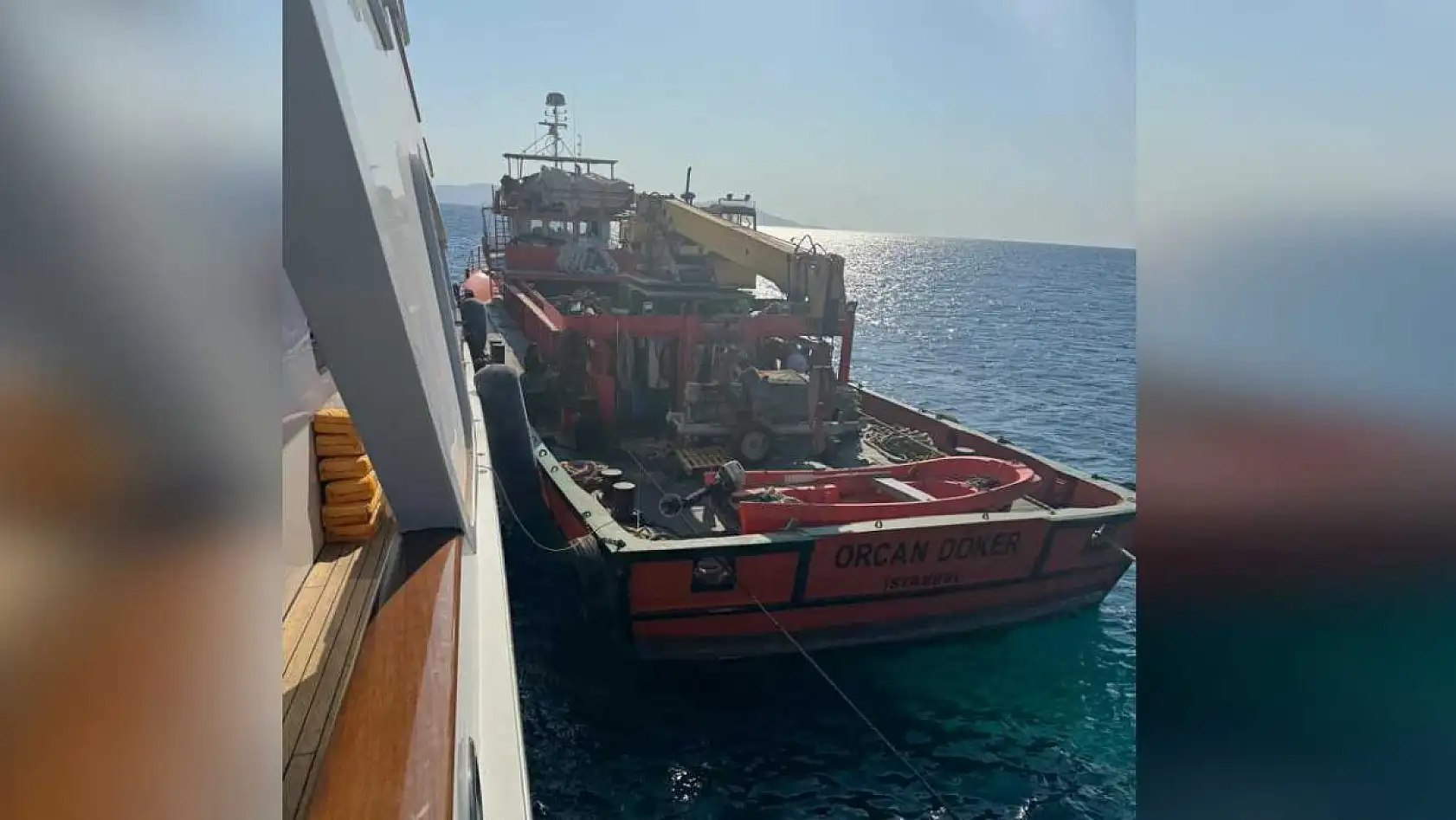 Bodrum'da 39 Metrelik Motoryat Kayalıklara Çarptı, Kurtarma Çalışmaları Devam Ediyor