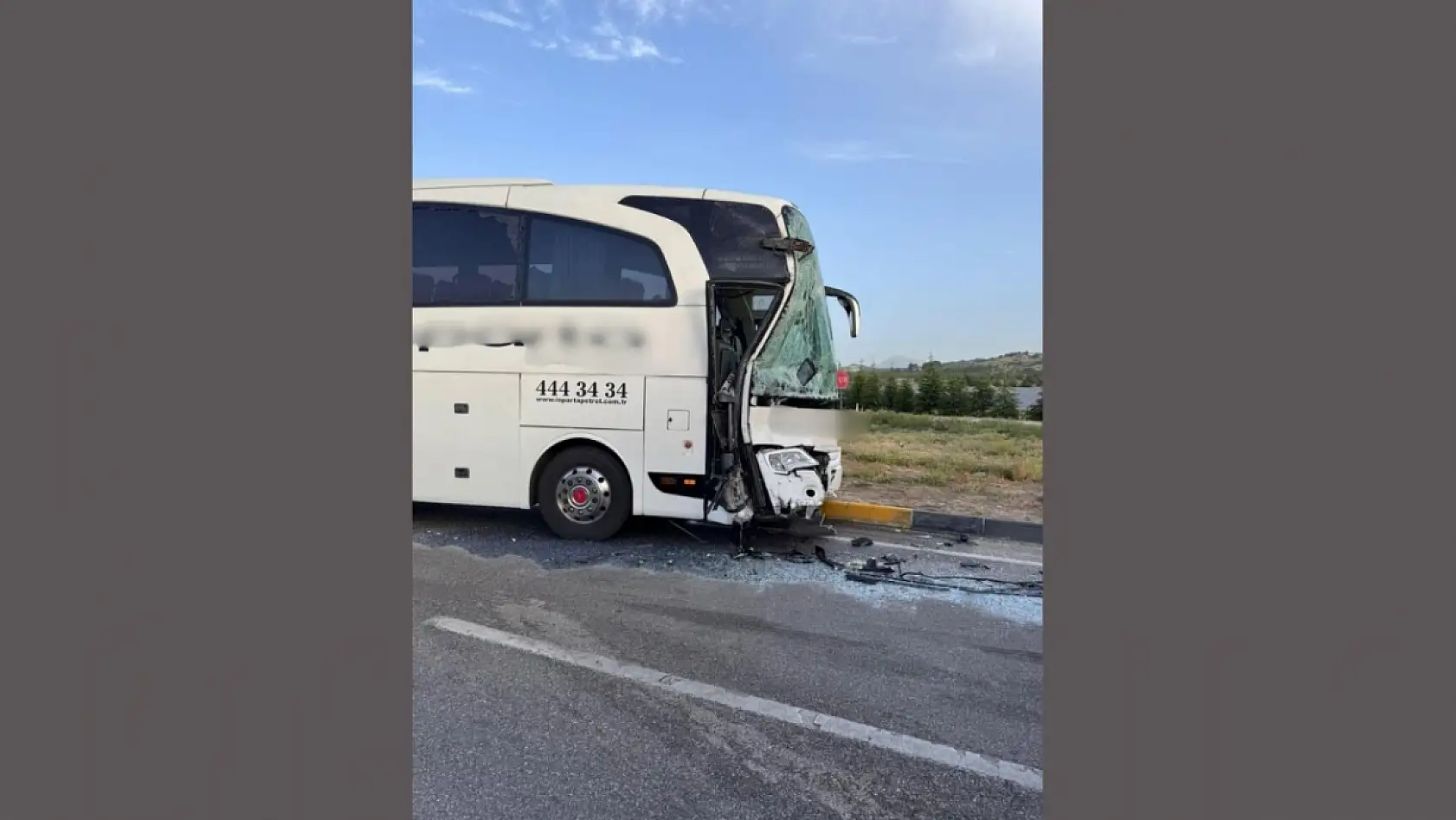 Isparta-Afyon Yolu'nda Feci Kaza: 27 Yaralı