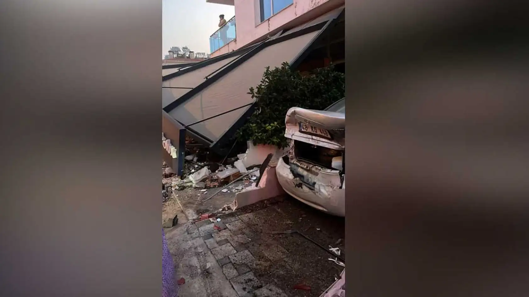 Muğla'da ortalığı savaş alanına çeviren sürücü, yara almadan kurtuldu