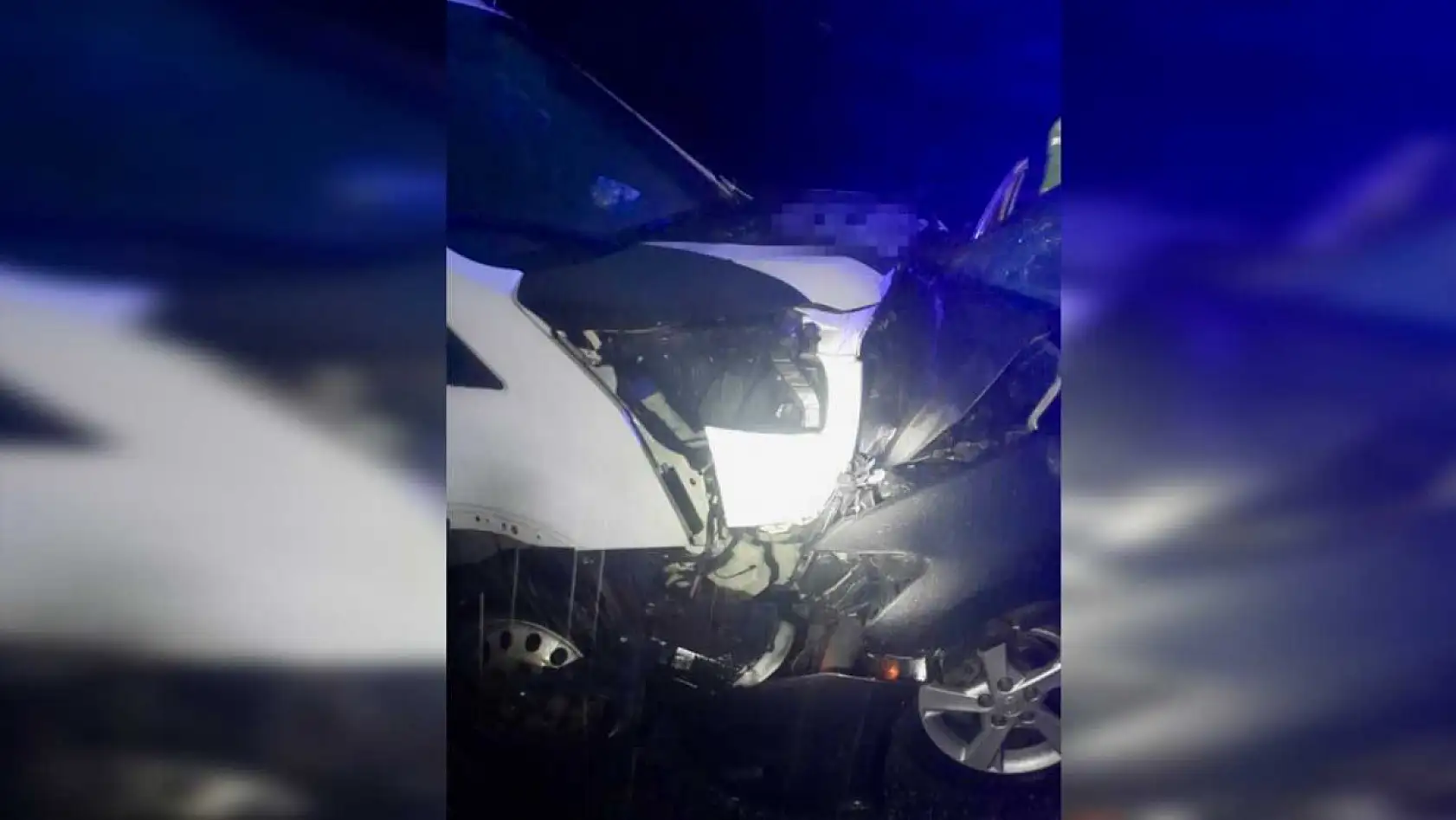 İki Araç Çarpıştı: 2'si Çocuk 5 Yaralı