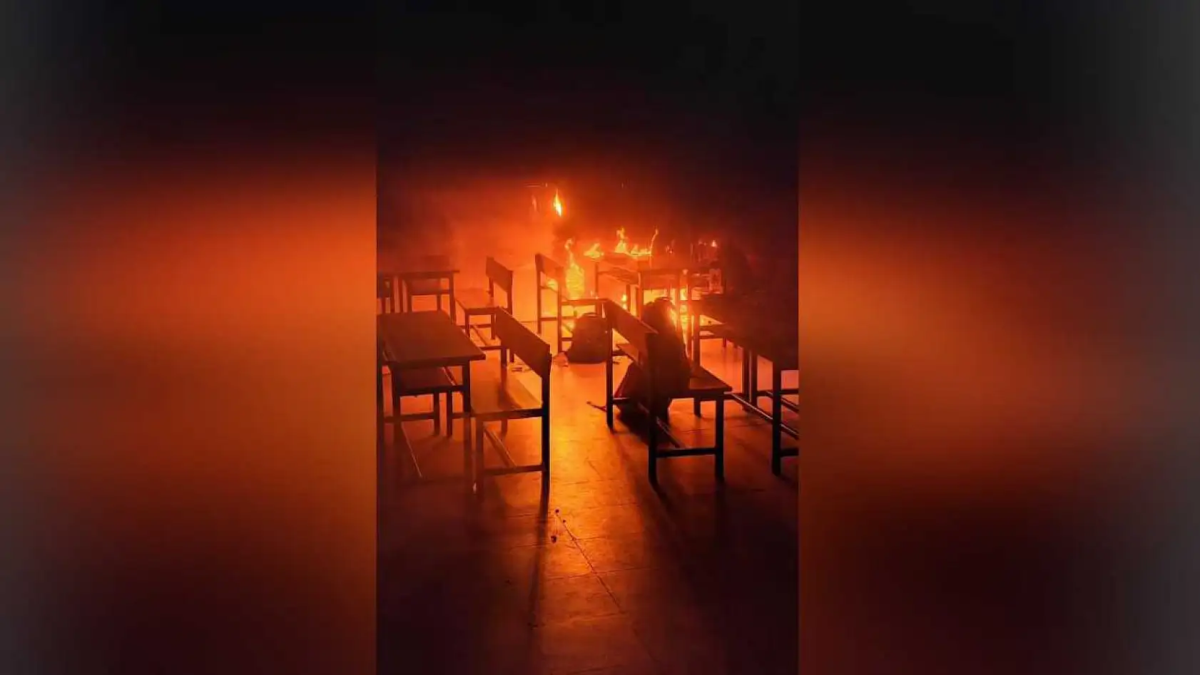 İlkokul sınıfının klima ünitesinde çıkan yangın korkuttu