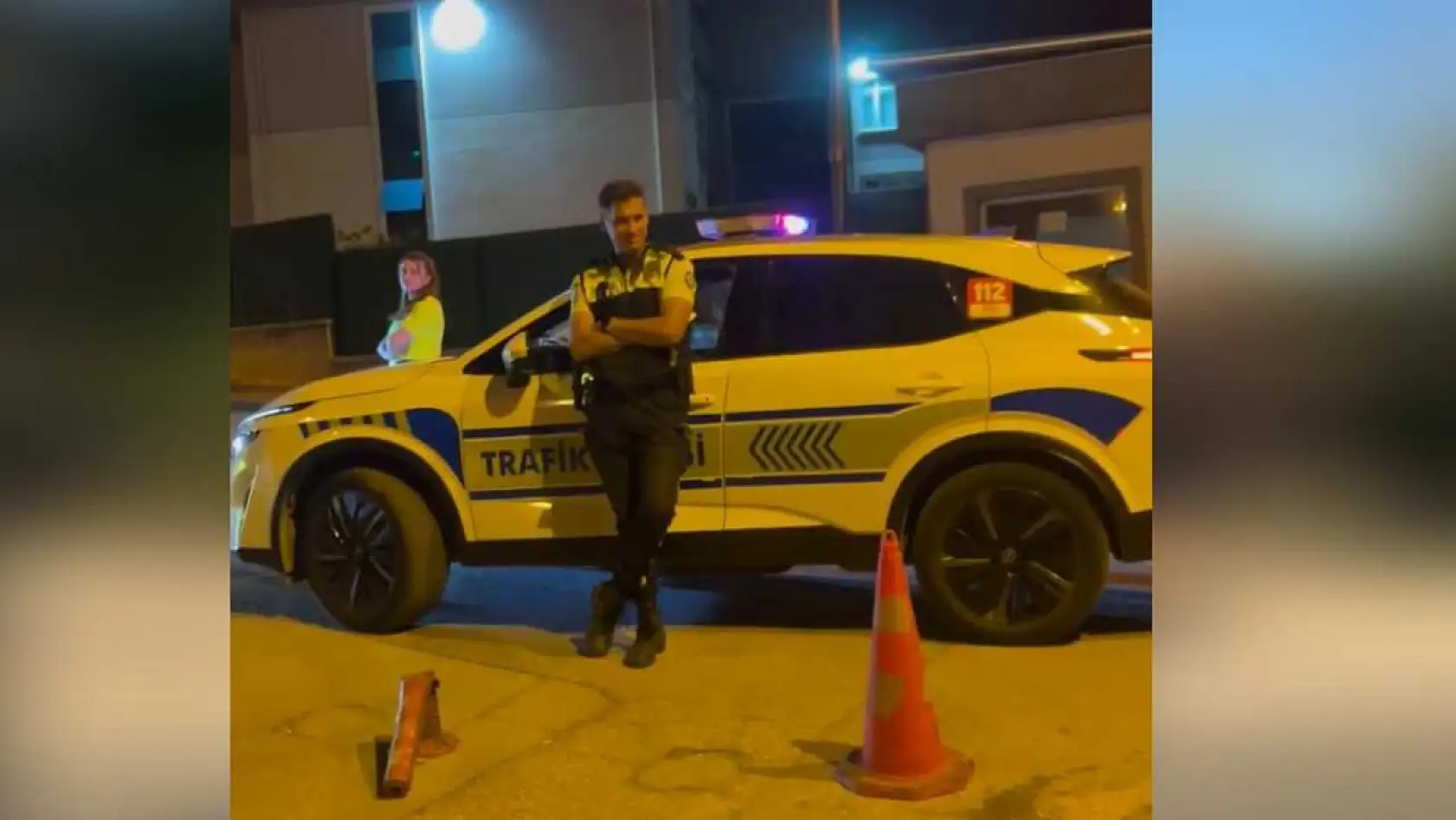 'Sadece ölüler görür' mesajına 'Polis de görür' deyip gözaltına aldılar
